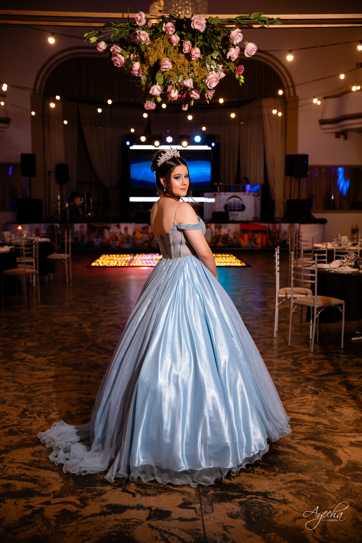 15 anos Curitiba; Debutantes Curitiba; Fotógrafo de 15 anos Curitiba; Sociedade Thalia Eventos; Vandreia Soares Produtora; Festa de 15 anos Thalia; Fabi Guedes 15 anos; Vestido de Debutante Curitiba; Salão Eventos 15 anos Curitiba; Debutar Curitiba