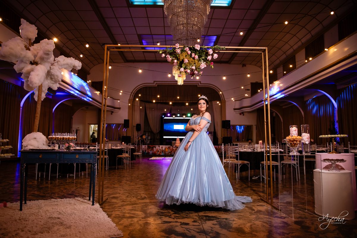 15 anos Curitiba; Debutantes Curitiba; Fotógrafo de 15 anos Curitiba; Sociedade Thalia Eventos; Vandreia Soares Produtora; Festa de 15 anos Thalia; Fabi Guedes 15 anos; Vestido de Debutante Curitiba; Salão Eventos 15 anos Curitiba; Debutar Curitiba