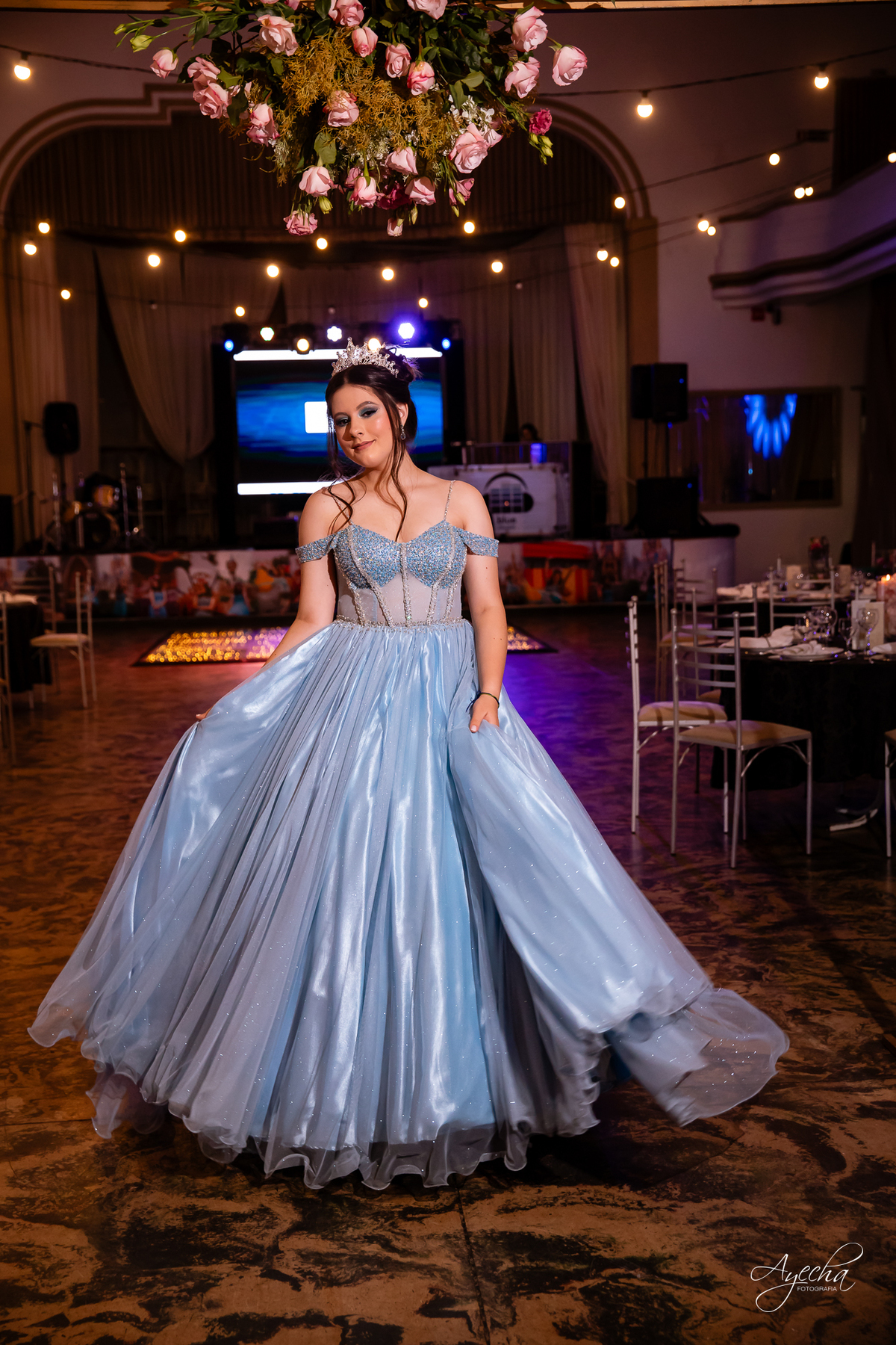 15 anos Curitiba; Debutantes Curitiba; Fotógrafo de 15 anos Curitiba; Sociedade Thalia Eventos; Vandreia Soares Produtora; Festa de 15 anos Thalia; Fabi Guedes 15 anos; Vestido de Debutante Curitiba; Salão Eventos 15 anos Curitiba; Debutar Curitiba