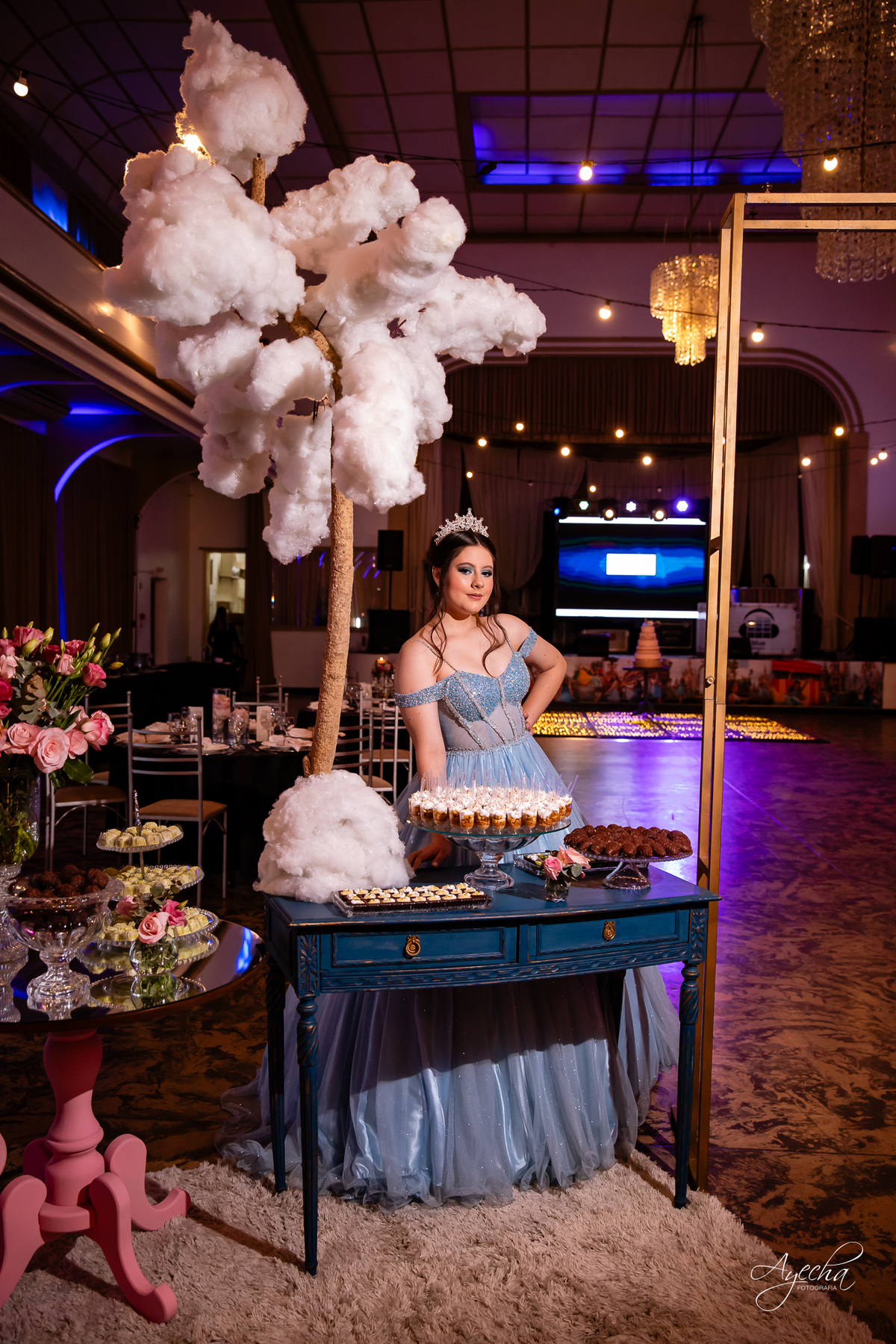 15 anos Curitiba; Debutantes Curitiba; Fotógrafo de 15 anos Curitiba; Sociedade Thalia Eventos; Vandreia Soares Produtora; Festa de 15 anos Thalia; Fabi Guedes 15 anos; Vestido de Debutante Curitiba; Salão Eventos 15 anos Curitiba; Debutar Curitiba