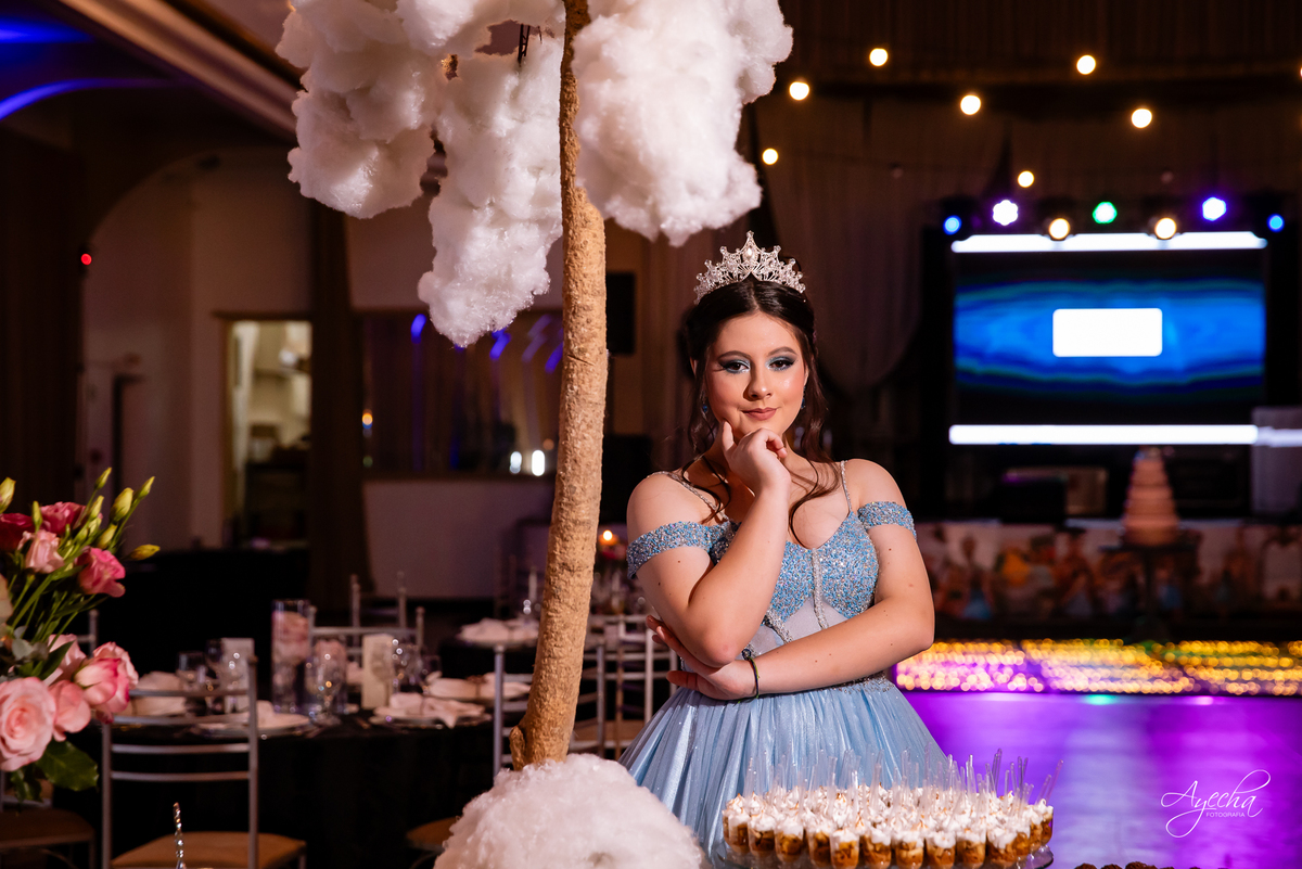 15 anos Curitiba; Debutantes Curitiba; Fotógrafo de 15 anos Curitiba; Sociedade Thalia Eventos; Vandreia Soares Produtora; Festa de 15 anos Thalia; Fabi Guedes 15 anos; Vestido de Debutante Curitiba; Salão Eventos 15 anos Curitiba; Debutar Curitiba