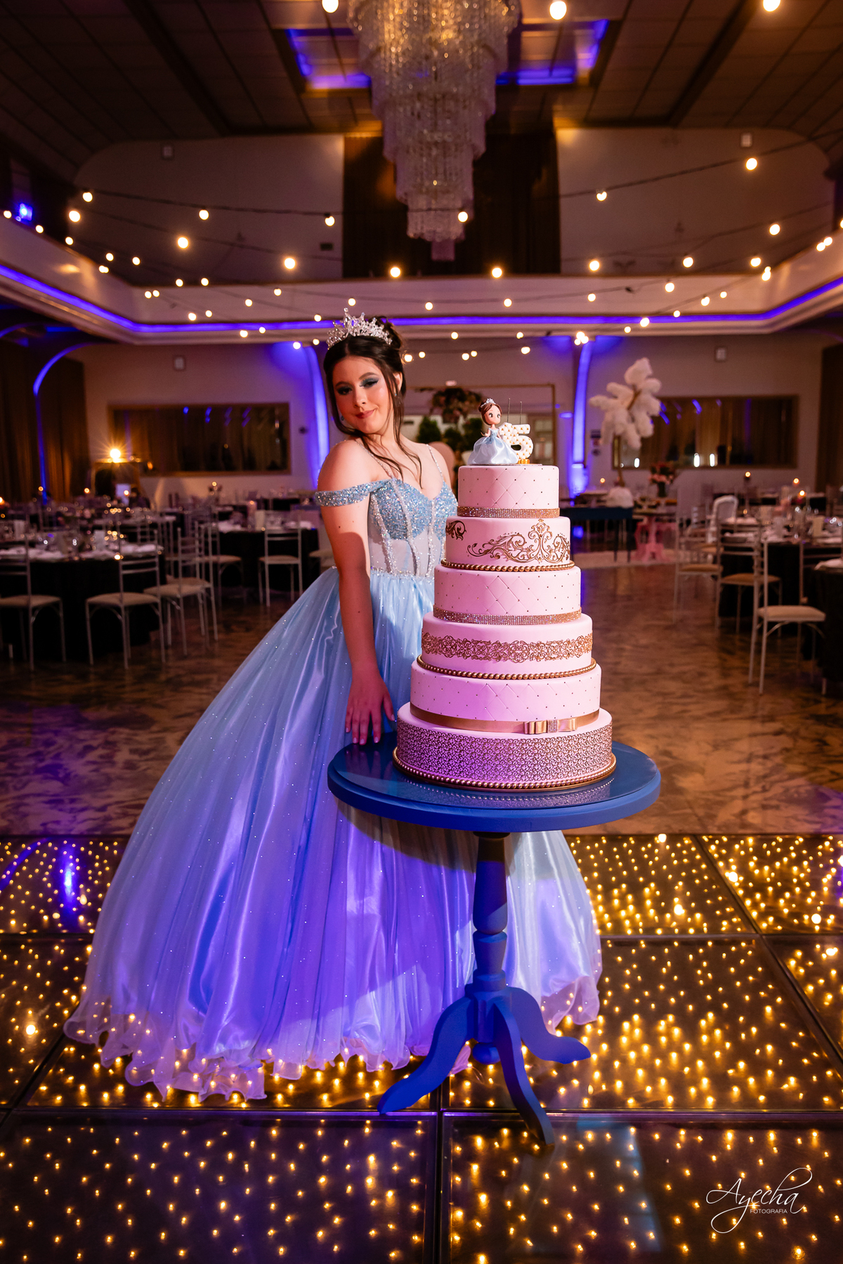 15 anos Curitiba; Debutantes Curitiba; Fotógrafo de 15 anos Curitiba; Sociedade Thalia Eventos; Vandreia Soares Produtora; Festa de 15 anos Thalia; Fabi Guedes 15 anos; Vestido de Debutante Curitiba; Salão Eventos 15 anos Curitiba; Debutar Curitiba