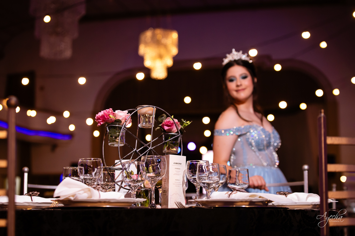 15 anos Curitiba; Debutantes Curitiba; Fotógrafo de 15 anos Curitiba; Sociedade Thalia Eventos; Vandreia Soares Produtora; Festa de 15 anos Thalia; Fabi Guedes 15 anos; Vestido de Debutante Curitiba; Salão Eventos 15 anos Curitiba; Debutar Curitiba