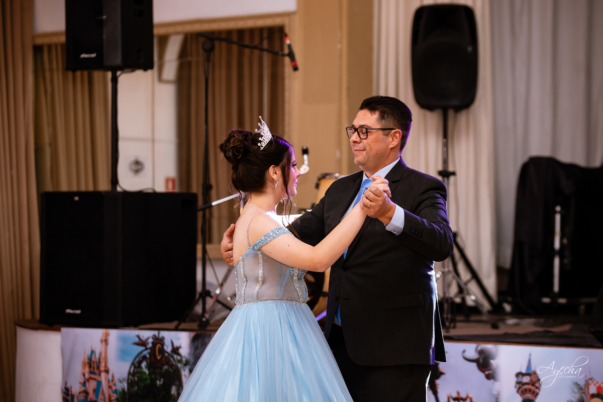 15 anos Curitiba; Debutantes Curitiba; Fotógrafo de 15 anos Curitiba; Sociedade Thalia Eventos; Vandreia Soares Produtora; Festa de 15 anos Thalia; Fabi Guedes 15 anos; Vestido de Debutante Curitiba; Salão Eventos 15 anos Curitiba; Debutar Curitiba