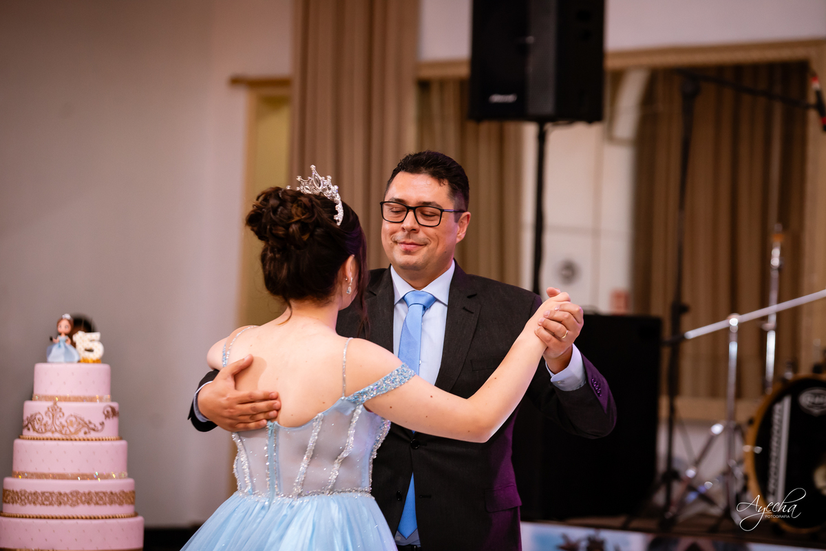 15 anos Curitiba; Debutantes Curitiba; Fotógrafo de 15 anos Curitiba; Sociedade Thalia Eventos; Vandreia Soares Produtora; Festa de 15 anos Thalia; Fabi Guedes 15 anos; Vestido de Debutante Curitiba; Salão Eventos 15 anos Curitiba; Debutar Curitiba