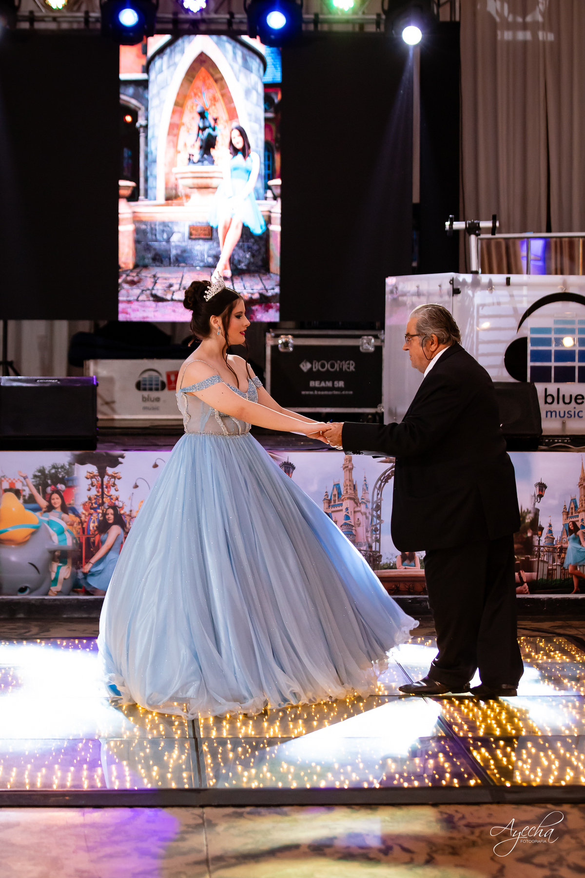 15 anos Curitiba; Debutantes Curitiba; Fotógrafo de 15 anos Curitiba; Sociedade Thalia Eventos; Vandreia Soares Produtora; Festa de 15 anos Thalia; Fabi Guedes 15 anos; Vestido de Debutante Curitiba; Salão Eventos 15 anos Curitiba; Debutar Curitiba