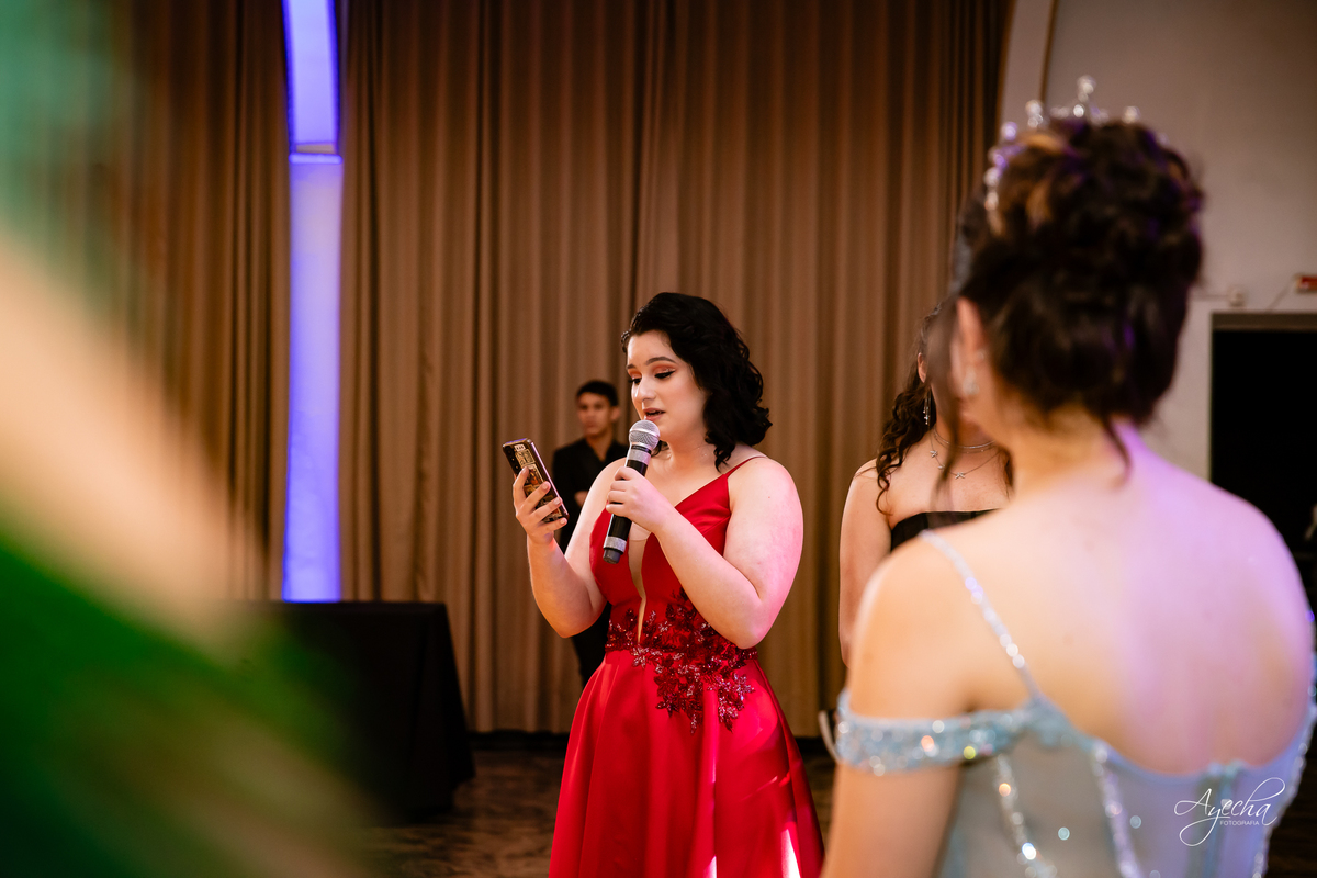 15 anos Curitiba; Debutantes Curitiba; Fotógrafo de 15 anos Curitiba; Sociedade Thalia Eventos; Vandreia Soares Produtora; Festa de 15 anos Thalia; Fabi Guedes 15 anos; Vestido de Debutante Curitiba; Salão Eventos 15 anos Curitiba; Debutar Curitiba