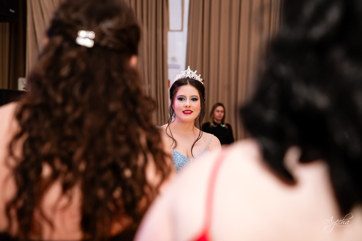 15 anos Curitiba; Debutantes Curitiba; Fotógrafo de 15 anos Curitiba; Sociedade Thalia Eventos; Vandreia Soares Produtora; Festa de 15 anos Thalia; Fabi Guedes 15 anos; Vestido de Debutante Curitiba; Salão Eventos 15 anos Curitiba; Debutar Curitiba