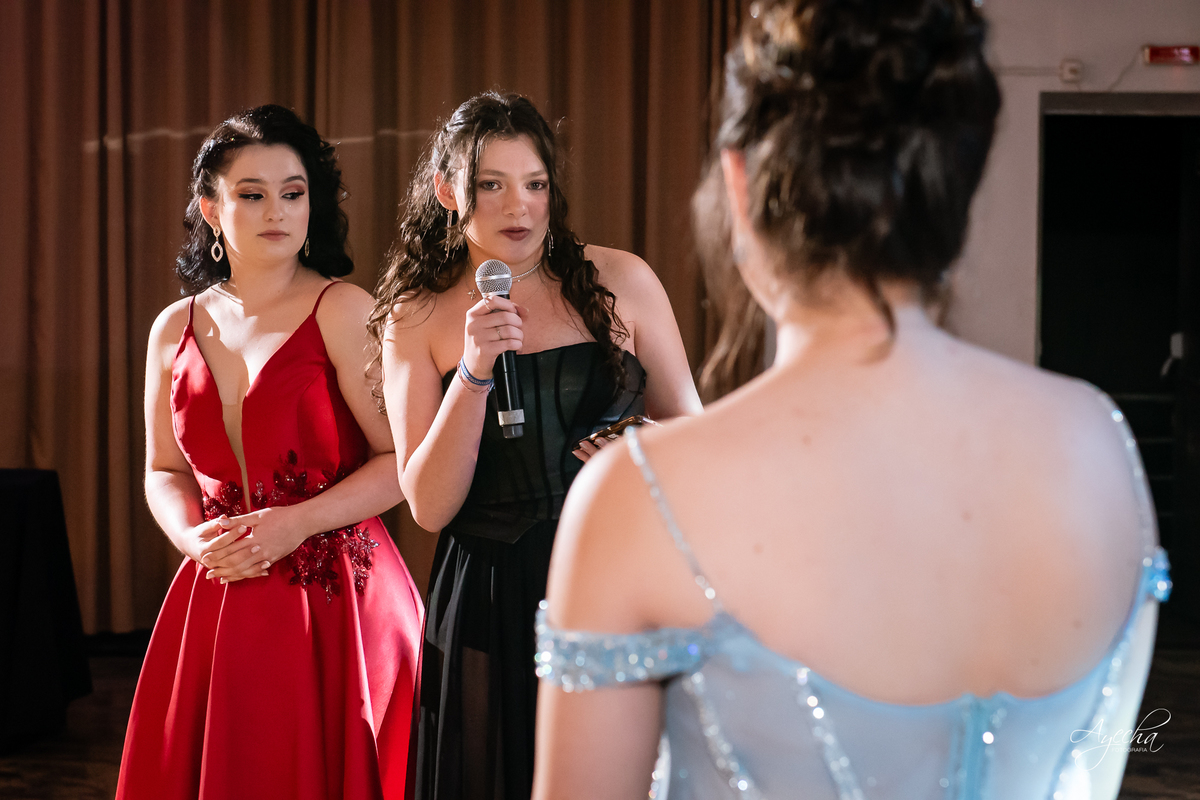 15 anos Curitiba; Debutantes Curitiba; Fotógrafo de 15 anos Curitiba; Sociedade Thalia Eventos; Vandreia Soares Produtora; Festa de 15 anos Thalia; Fabi Guedes 15 anos; Vestido de Debutante Curitiba; Salão Eventos 15 anos Curitiba; Debutar Curitiba