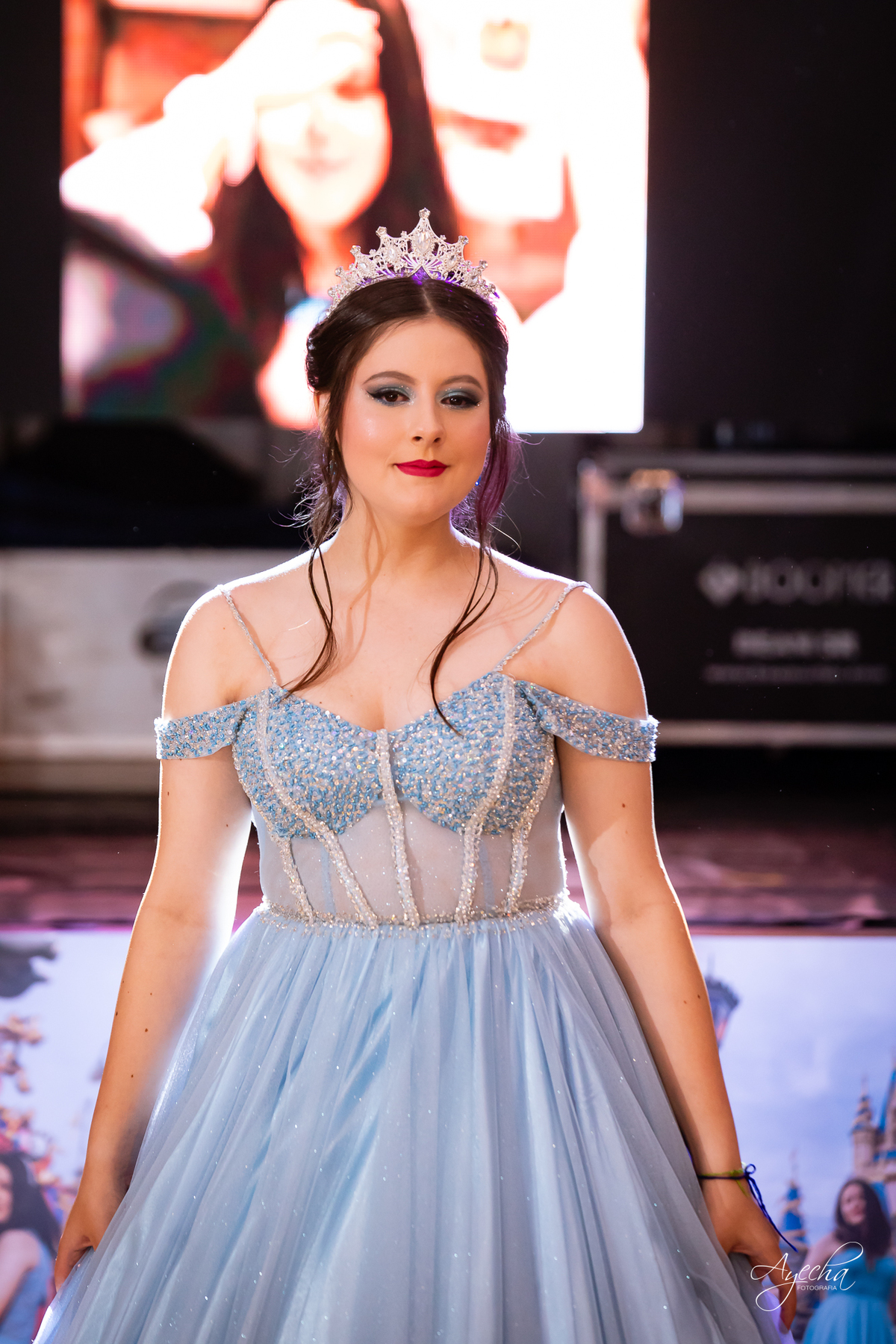 15 anos Curitiba; Debutantes Curitiba; Fotógrafo de 15 anos Curitiba; Sociedade Thalia Eventos; Vandreia Soares Produtora; Festa de 15 anos Thalia; Fabi Guedes 15 anos; Vestido de Debutante Curitiba; Salão Eventos 15 anos Curitiba; Debutar Curitiba