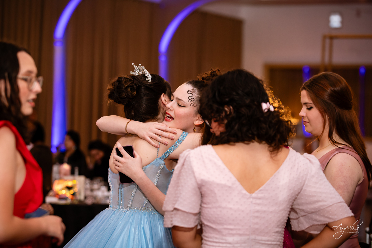 15 anos Curitiba; Debutantes Curitiba; Fotógrafo de 15 anos Curitiba; Sociedade Thalia Eventos; Vandreia Soares Produtora; Festa de 15 anos Thalia; Fabi Guedes 15 anos; Vestido de Debutante Curitiba; Salão Eventos 15 anos Curitiba; Debutar Curitiba