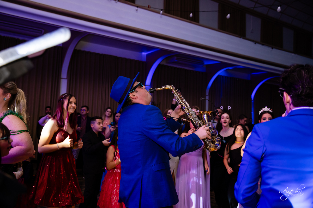 15 anos Curitiba; Debutantes Curitiba; Fotógrafo de 15 anos Curitiba; Sociedade Thalia Eventos; Vandreia Soares Produtora; Festa de 15 anos Thalia; Fabi Guedes 15 anos; Vestido de Debutante Curitiba; Salão Eventos 15 anos Curitiba; Debutar Curitiba