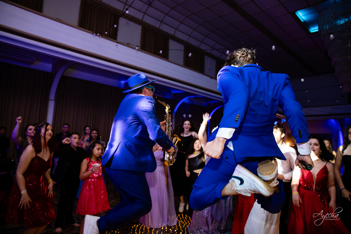 15 anos Curitiba; Debutantes Curitiba; Fotógrafo de 15 anos Curitiba; Sociedade Thalia Eventos; Vandreia Soares Produtora; Festa de 15 anos Thalia; Fabi Guedes 15 anos; Vestido de Debutante Curitiba; Salão Eventos 15 anos Curitiba; Debutar Curitiba