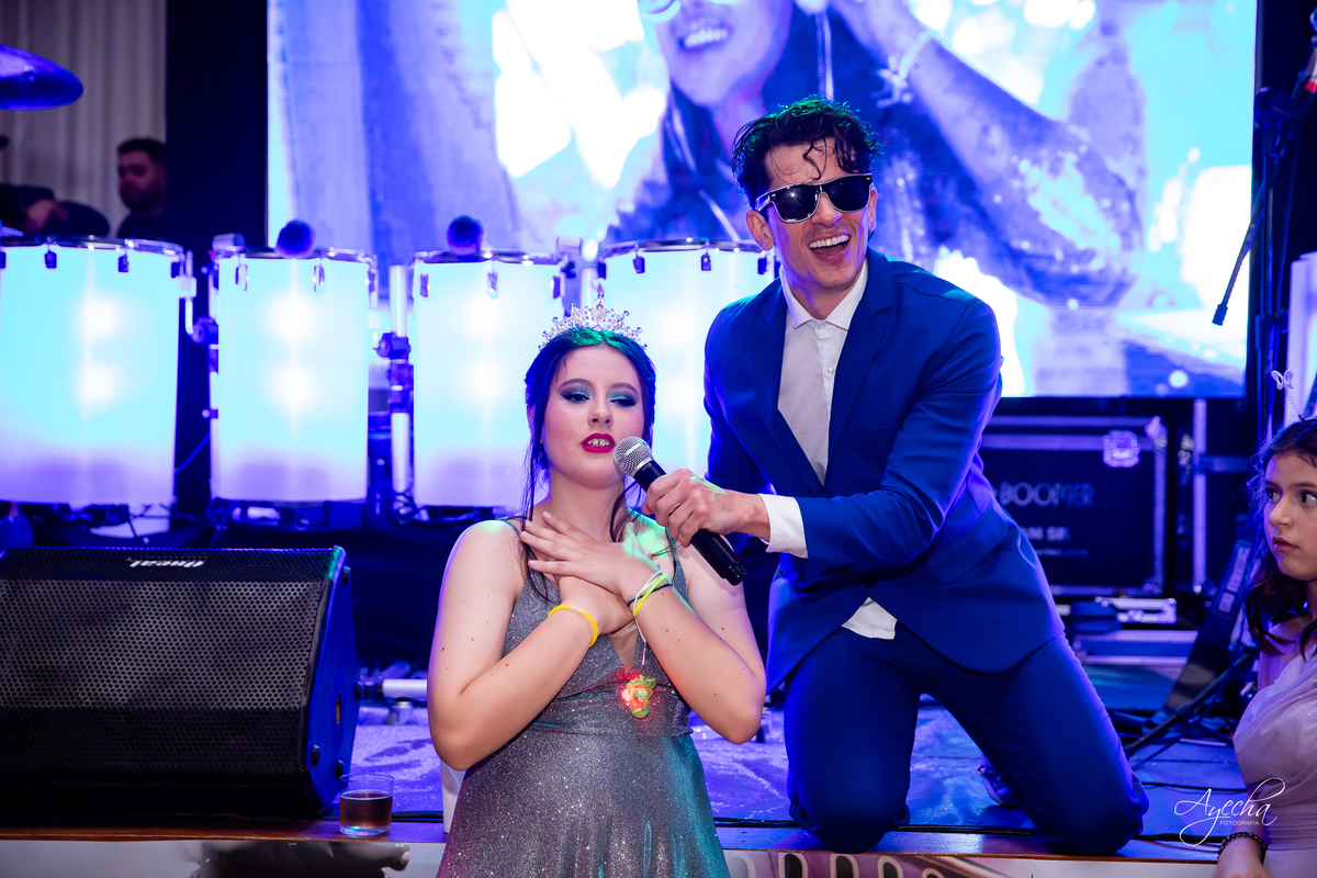 15 anos Curitiba; Debutantes Curitiba; Fotógrafo de 15 anos Curitiba; Sociedade Thalia Eventos; Vandreia Soares Produtora; Festa de 15 anos Thalia; Fabi Guedes 15 anos; Vestido de Debutante Curitiba; Salão Eventos 15 anos Curitiba; Blue Music