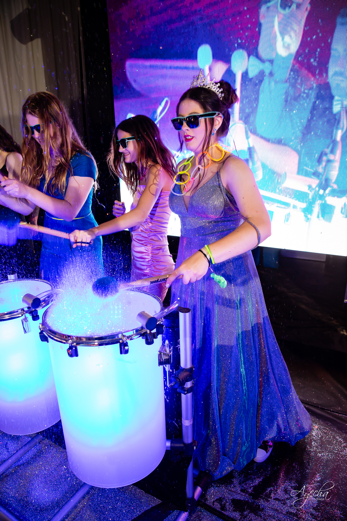 15 anos Curitiba; Debutantes Curitiba; Fotógrafo de 15 anos Curitiba; Sociedade Thalia Eventos; Vandreia Soares Produtora; Festa de 15 anos Thalia; Fabi Guedes 15 anos; Vestido de Debutante Curitiba; Salão Eventos 15 anos Curitiba; Blue Music