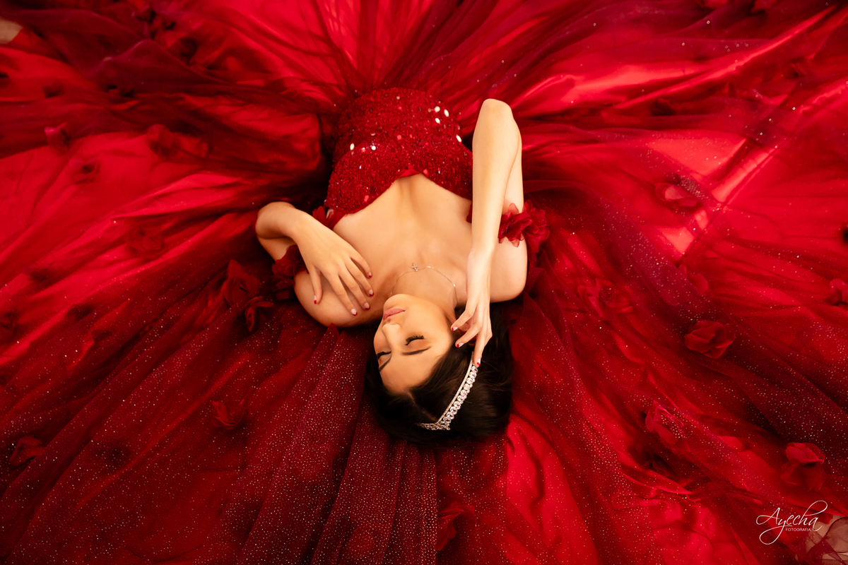 Chácara Ienkot; Ensaio de Debutante Curitiba; Ensaio 15 anos Curitiba; Fotógrafos de 15 anos Curitiba; Chácara para ensaios Curitiba; Lugares para fazer ensaios em Curitiba; Vestido de debutante; Debutante 15 anos Curitiba; 15 anos Piraquara;