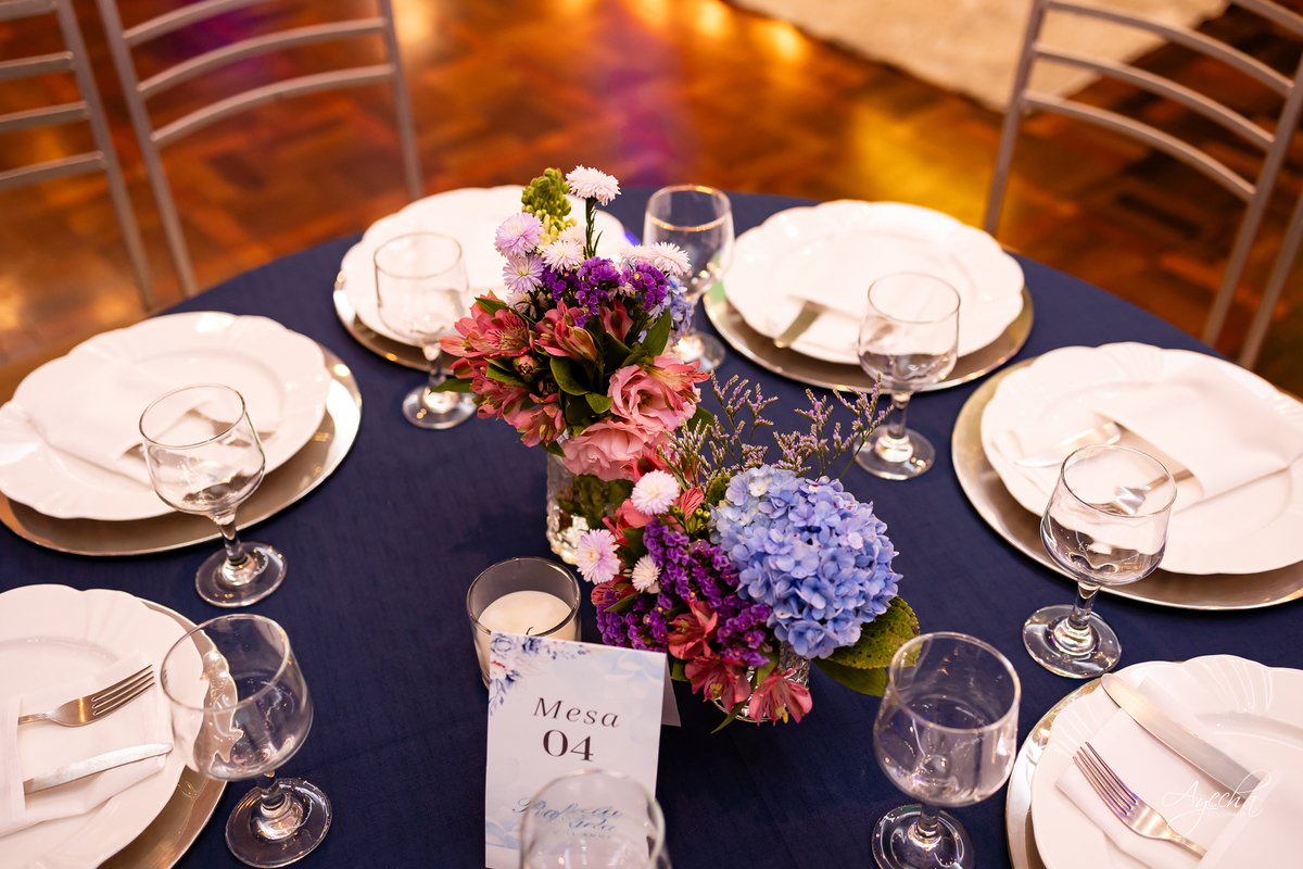 15 anos Curitiba; Festa de 15 anos; Festa de Debutante; Eventos Sociedade Thalia; Thalia Centro; Basquete Thalia; Vestido de Debutante; Decoração 15 anos; Espaço para 15 anos Curitiba; Fotógrafo Curitiba; Fotógrafo 15 anos Curitiba; Melhor Fotógrafa;