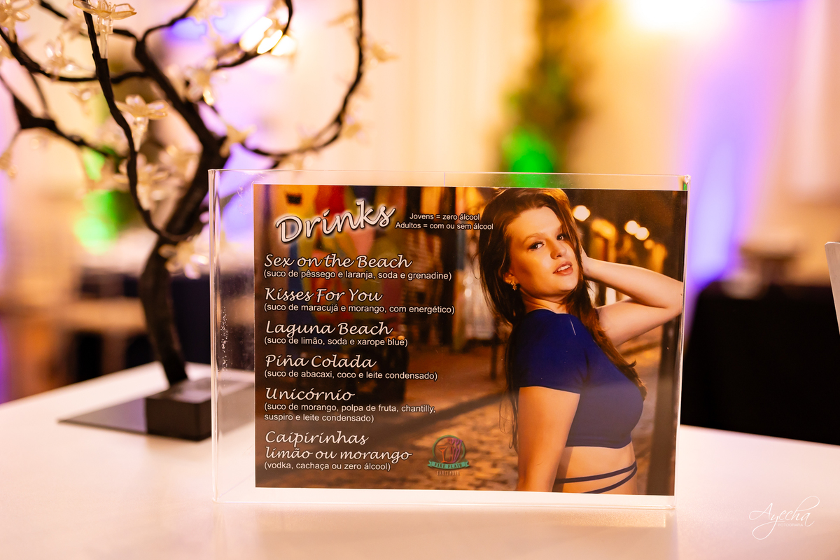 15 anos Curitiba; Festa de 15 anos; Festa de Debutante; Eventos Sociedade Thalia; Thalia Centro; Basquete Thalia; Vestido de Debutante; Decoração 15 anos; Espaço para 15 anos Curitiba; Fotógrafo Curitiba; Fotógrafo 15 anos Curitiba; Melhor Fotógrafa;