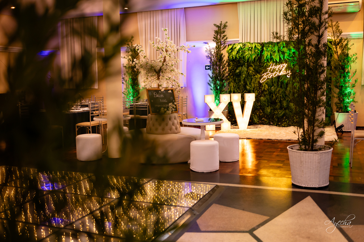 15 anos Curitiba; Festa de 15 anos; Festa de Debutante; Eventos Sociedade Thalia; Thalia Centro; Basquete Thalia; Vestido de Debutante; Decoração 15 anos; Espaço para 15 anos Curitiba; Fotógrafo Curitiba; Fotógrafo 15 anos Curitiba; Melhor Fotógrafa;