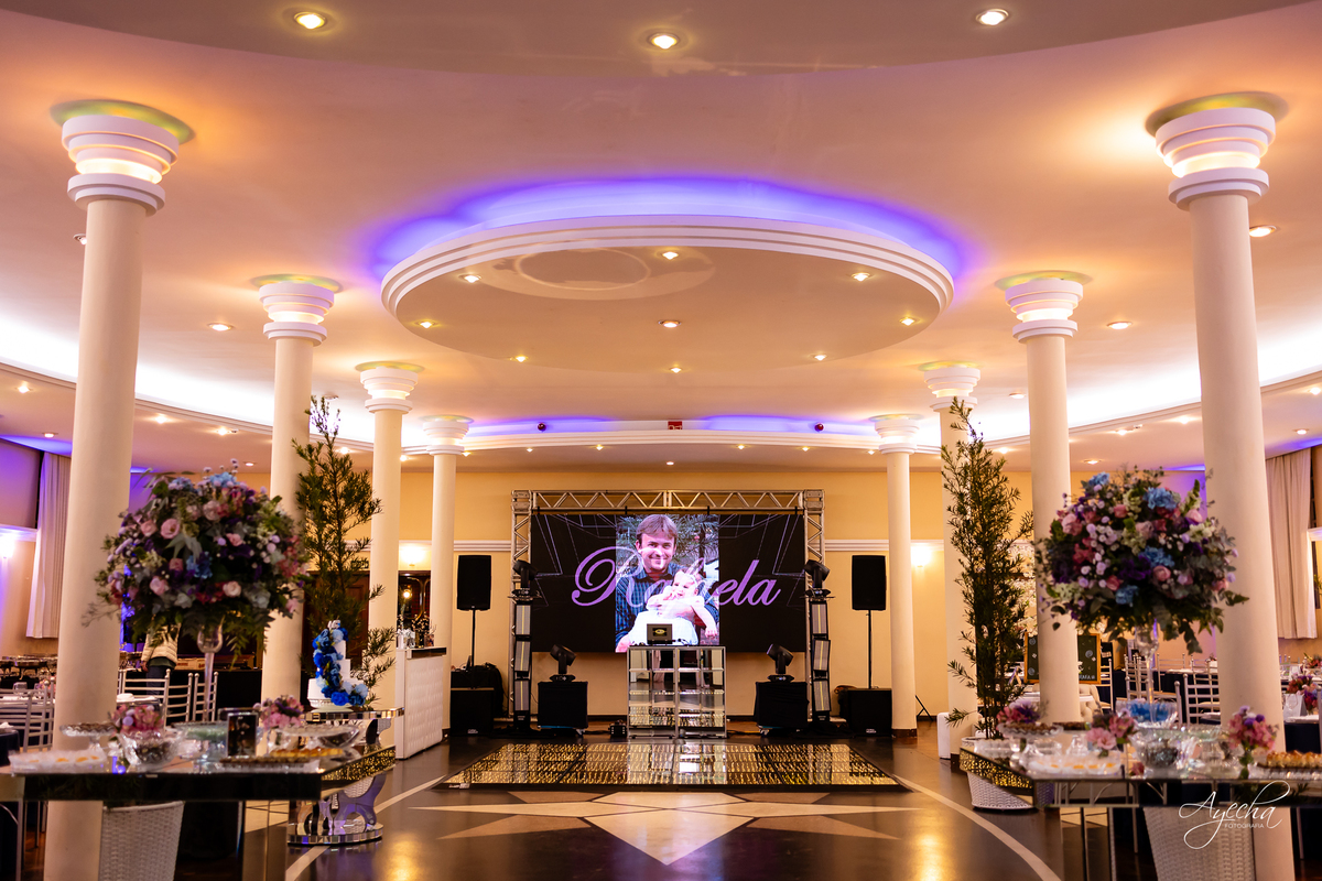 15 anos Curitiba; Festa de 15 anos; Festa de Debutante; Eventos Sociedade Thalia; Thalia Centro; Basquete Thalia; Vestido de Debutante; Decoração 15 anos; Espaço para 15 anos Curitiba; Fotógrafo Curitiba; Fotógrafo 15 anos Curitiba; Melhor Fotógrafa;