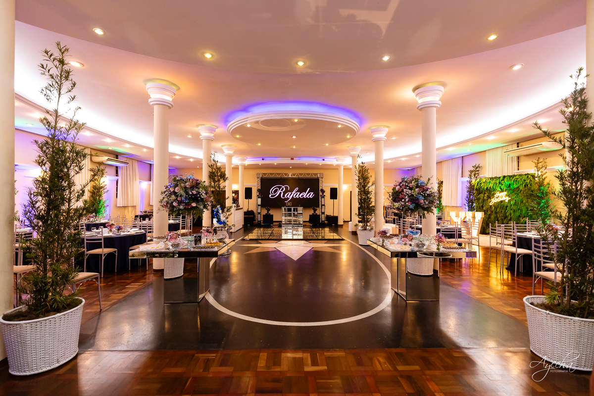 15 anos Curitiba; Festa de 15 anos; Festa de Debutante; Eventos Sociedade Thalia; Thalia Centro; Basquete Thalia; Vestido de Debutante; Decoração 15 anos; Espaço para 15 anos Curitiba; Fotógrafo Curitiba; Fotógrafo 15 anos Curitiba; Melhor Fotógrafa;