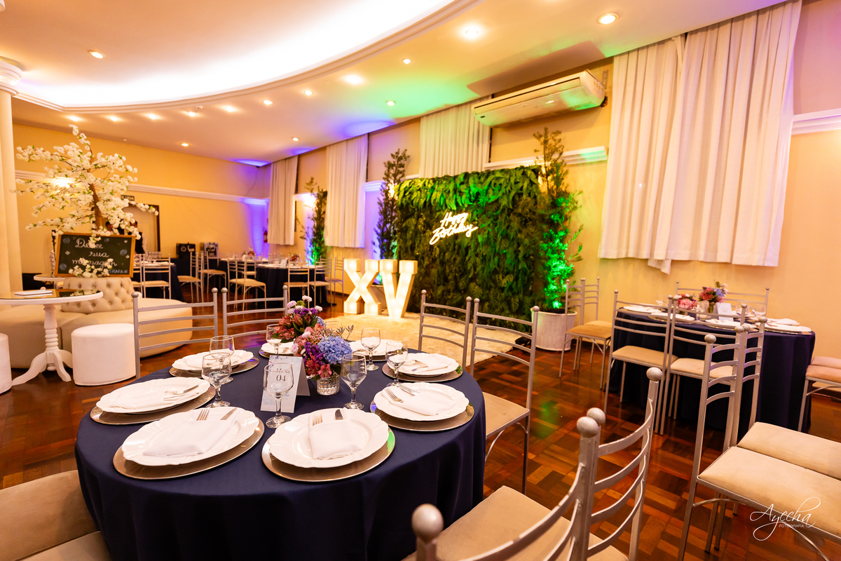 15 anos Curitiba; Festa de 15 anos; Festa de Debutante; Eventos Sociedade Thalia; Thalia Centro; Basquete Thalia; Vestido de Debutante; Decoração 15 anos; Espaço para 15 anos Curitiba; Fotógrafo Curitiba; Fotógrafo 15 anos Curitiba; Melhor Fotógrafa;