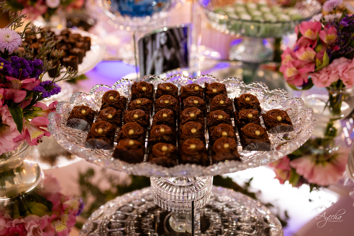 15 anos Curitiba; Festa de 15 anos; Festa de Debutante; Eventos Sociedade Thalia; Thalia Centro; Basquete Thalia; Vestido de Debutante; Decoração 15 anos; Espaço para 15 anos Curitiba; Fotógrafo Curitiba; Fotógrafo 15 anos Curitiba; Melhor Fotógrafa;