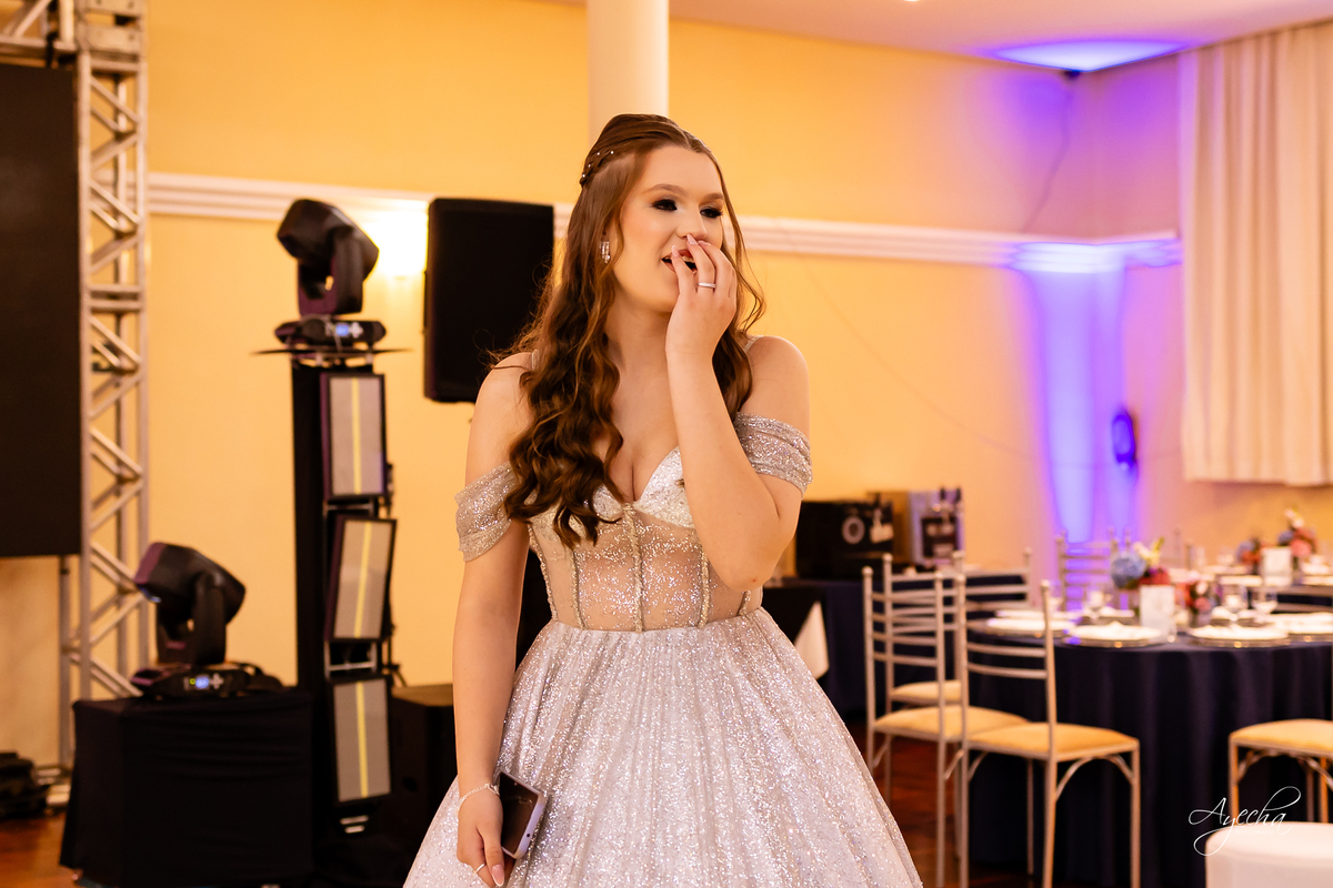 15 anos Curitiba; Festa de 15 anos; Festa de Debutante; Eventos Sociedade Thalia; Thalia Centro; Basquete Thalia; Vestido de Debutante; Decoração 15 anos; Espaço para 15 anos Curitiba; Fotógrafo Curitiba; Fotógrafo 15 anos Curitiba; Melhor Fotógrafa;