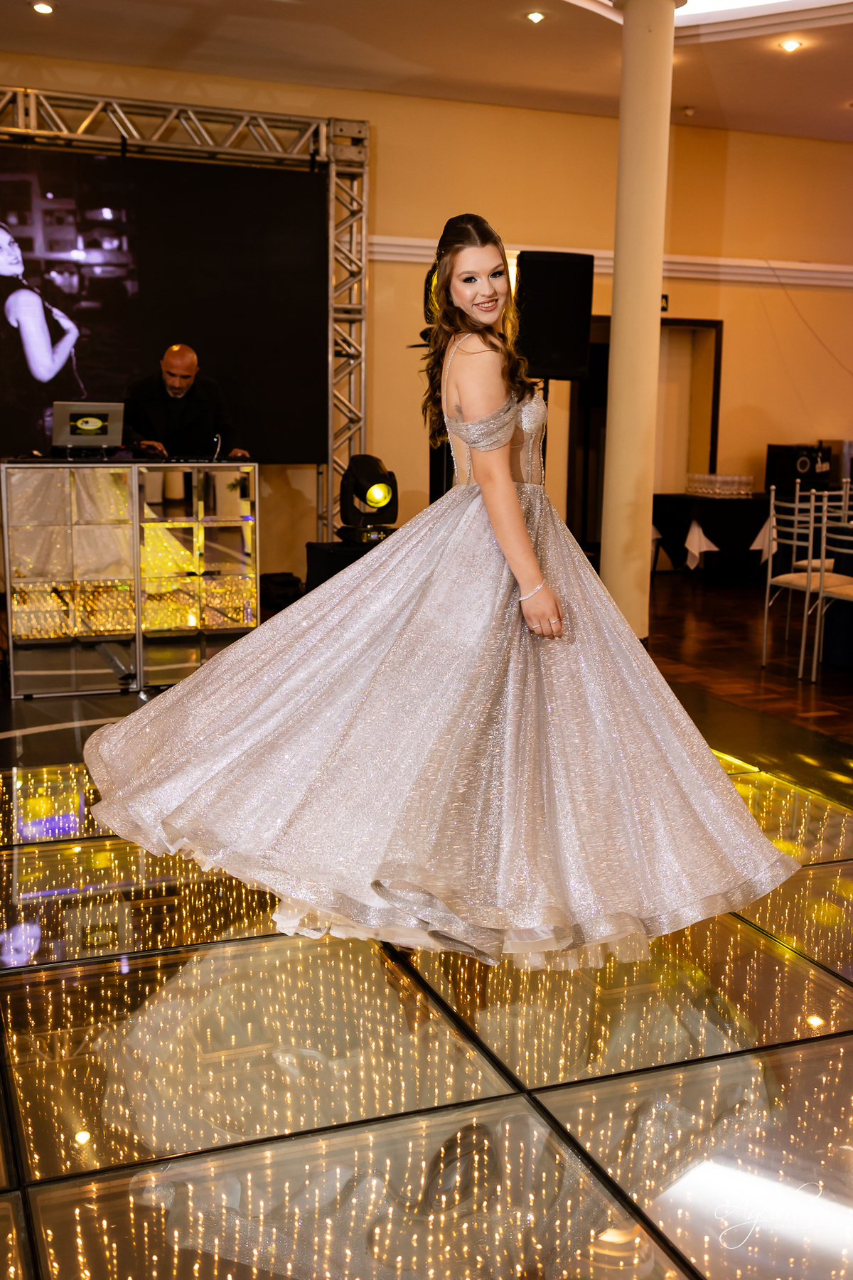 15 anos Curitiba; Festa de 15 anos; Festa de Debutante; Eventos Sociedade Thalia; Thalia Centro; Basquete Thalia; Vestido de Debutante; Decoração 15 anos; Espaço para 15 anos Curitiba; Fotógrafo Curitiba; Fotógrafo 15 anos Curitiba; Melhor Fotógrafa;