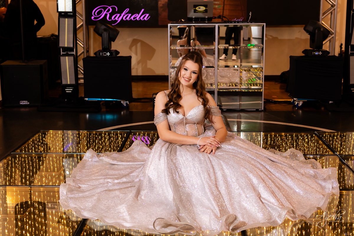 15 anos Curitiba; Festa de 15 anos; Festa de Debutante; Eventos Sociedade Thalia; Thalia Centro; Basquete Thalia; Vestido de Debutante; Decoração 15 anos; Espaço para 15 anos Curitiba; Fotógrafo Curitiba; Fotógrafo 15 anos Curitiba; Melhor Fotógrafa;