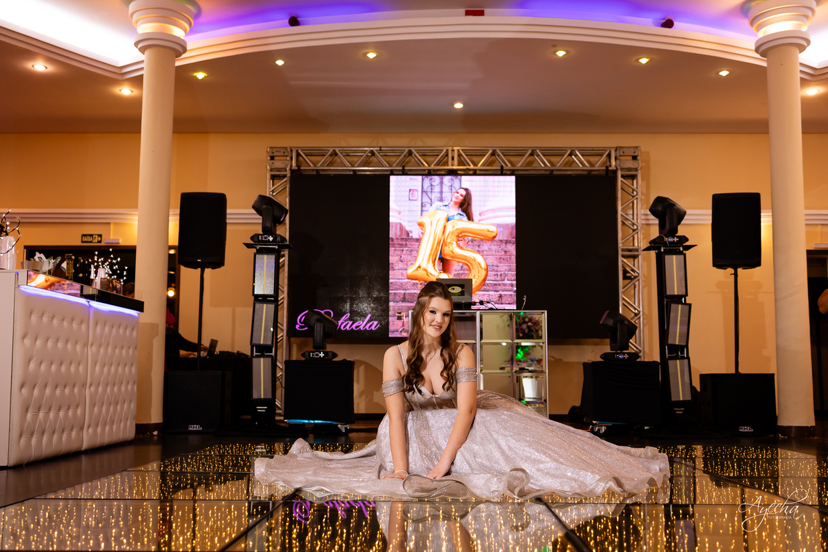 15 anos Curitiba; Festa de 15 anos; Festa de Debutante; Eventos Sociedade Thalia; Thalia Centro; Basquete Thalia; Vestido de Debutante; Decoração 15 anos; Espaço para 15 anos Curitiba; Fotógrafo Curitiba; Fotógrafo 15 anos Curitiba; Melhor Fotógrafa;