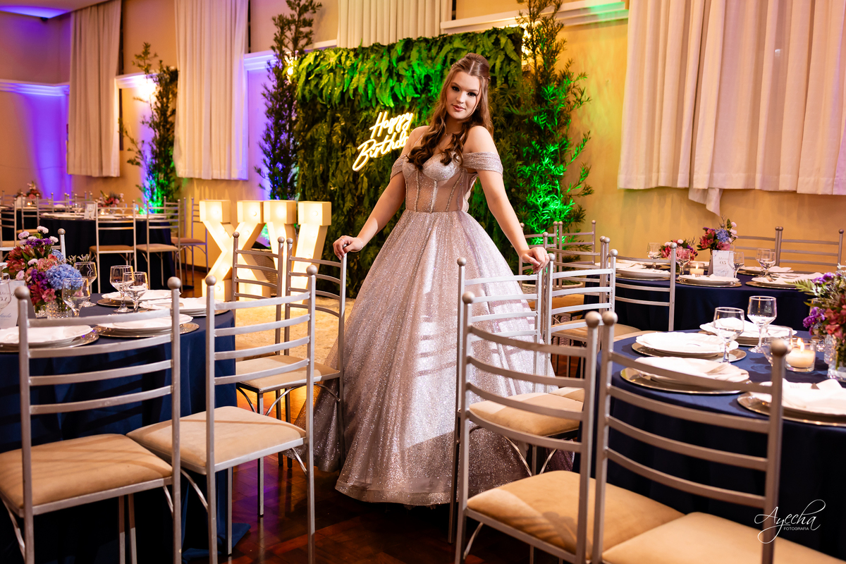 15 anos Curitiba; Festa de 15 anos; Festa de Debutante; Eventos Sociedade Thalia; Thalia Centro; Basquete Thalia; Vestido de Debutante; Decoração 15 anos; Espaço para 15 anos Curitiba; Fotógrafo Curitiba; Fotógrafo 15 anos Curitiba; Melhor Fotógrafa;