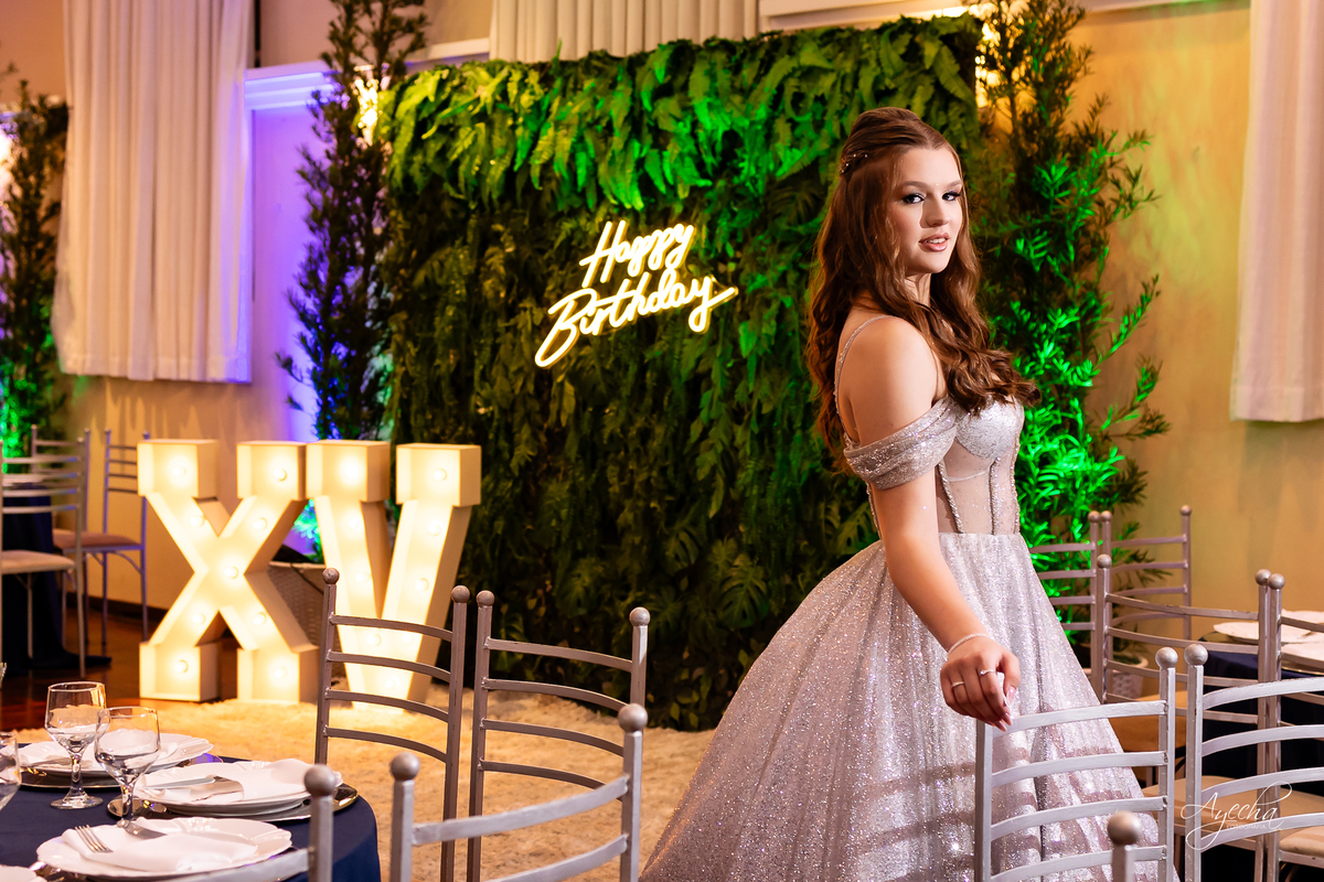 15 anos Curitiba; Festa de 15 anos; Festa de Debutante; Eventos Sociedade Thalia; Thalia Centro; Basquete Thalia; Vestido de Debutante; Decoração 15 anos; Espaço para 15 anos Curitiba; Fotógrafo Curitiba; Fotógrafo 15 anos Curitiba; Melhor Fotógrafa;