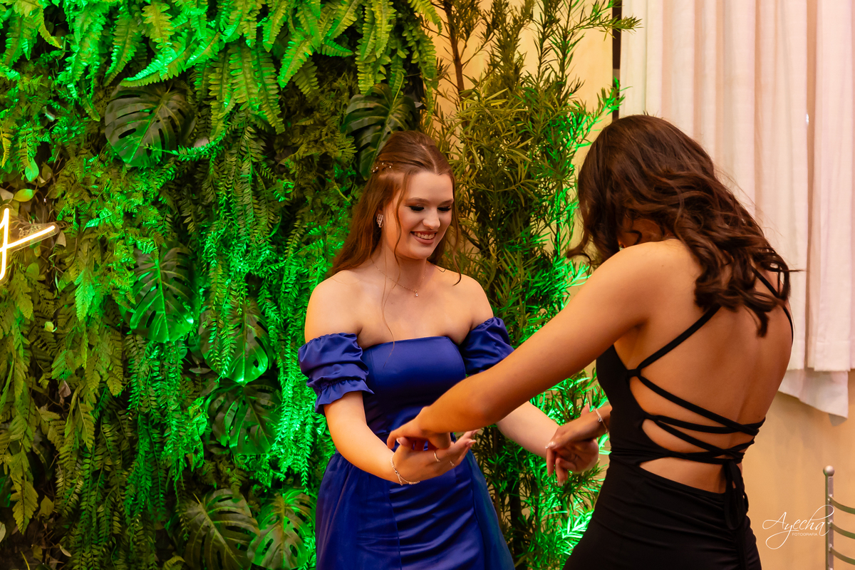 15 anos Curitiba; Festa de 15 anos; Festa de Debutante; Eventos Sociedade Thalia; Thalia Centro; Basquete Thalia; Vestido de Debutante; Decoração 15 anos; Espaço para 15 anos Curitiba; Fotógrafo Curitiba; Fotógrafo 15 anos Curitiba; Melhor Fotógrafa;