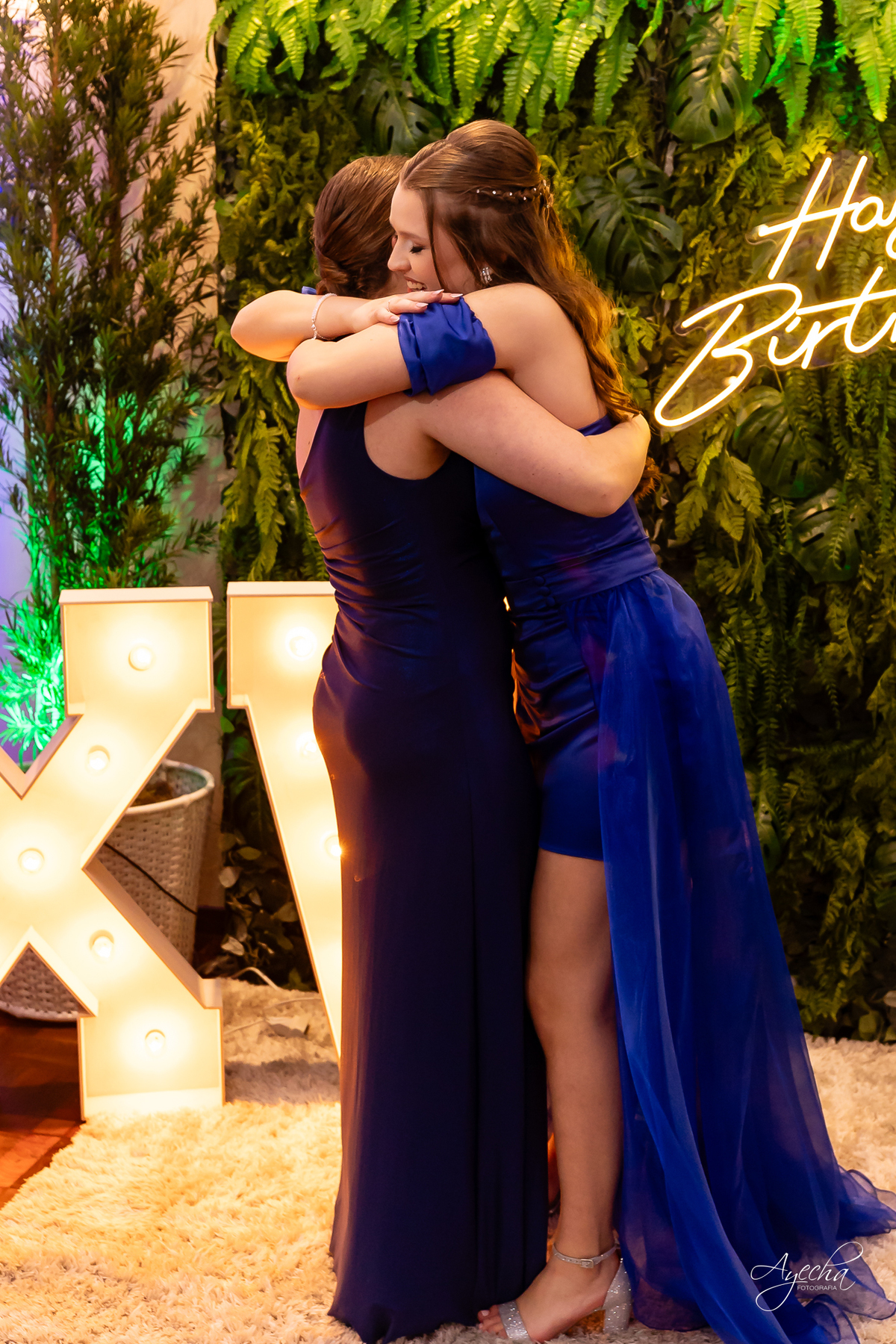 15 anos Curitiba; Festa de 15 anos; Festa de Debutante; Eventos Sociedade Thalia; Thalia Centro; Basquete Thalia; Vestido de Debutante; Decoração 15 anos; Espaço para 15 anos Curitiba; Fotógrafo Curitiba; Fotógrafo 15 anos Curitiba; Melhor Fotógrafa;