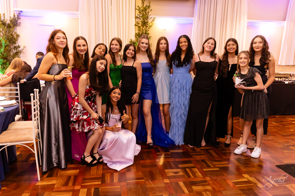 15 anos Curitiba; Festa de 15 anos; Festa de Debutante; Eventos Sociedade Thalia; Thalia Centro; Basquete Thalia; Vestido de Debutante; Decoração 15 anos; Espaço para 15 anos Curitiba; Fotógrafo Curitiba; Fotógrafo 15 anos Curitiba; Melhor Fotógrafa;