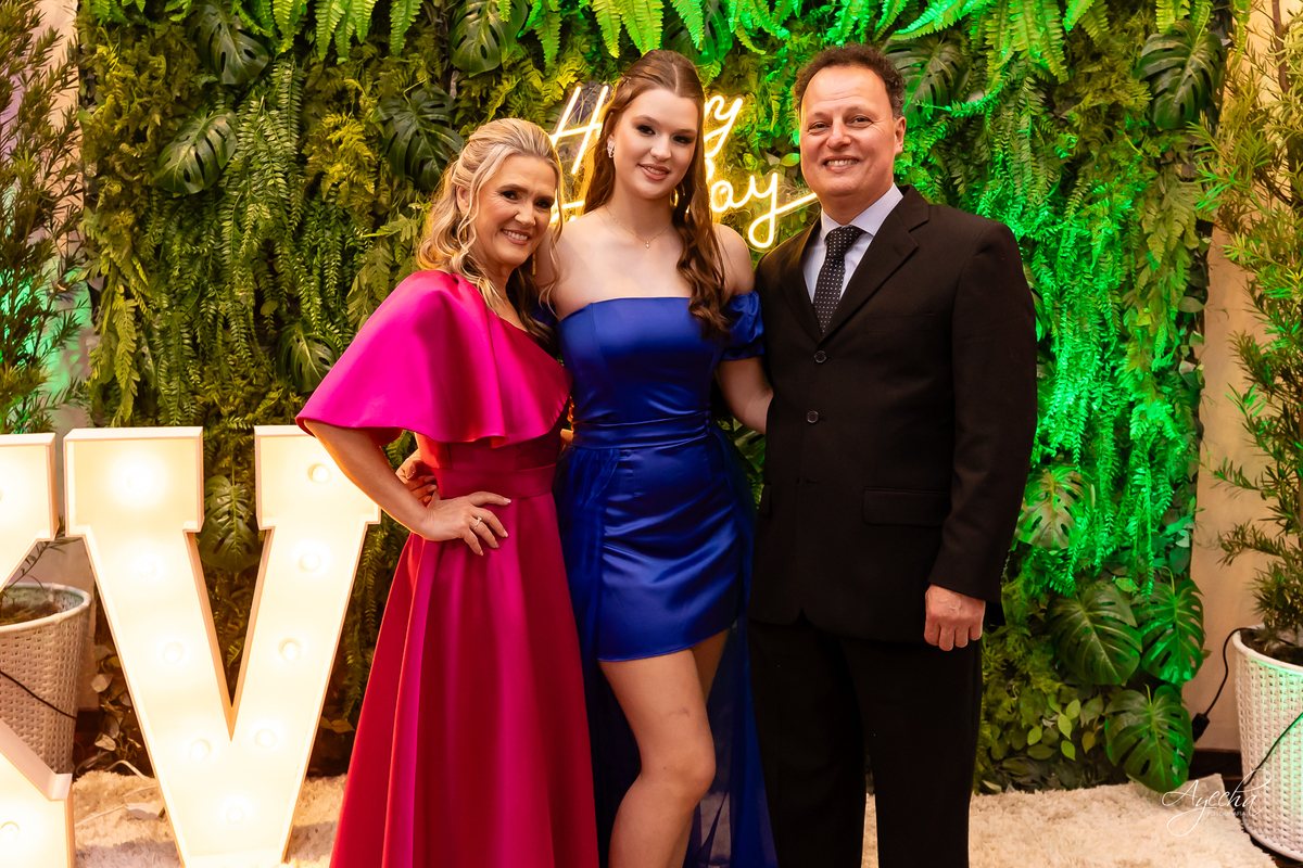 15 anos Curitiba; Festa de 15 anos; Festa de Debutante; Eventos Sociedade Thalia; Thalia Centro; Basquete Thalia; Vestido de Debutante; Decoração 15 anos; Espaço para 15 anos Curitiba; Fotógrafo Curitiba; Fotógrafo 15 anos Curitiba; Melhor Fotógrafa;