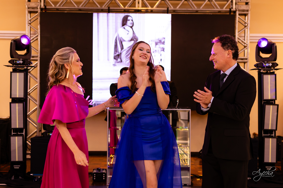 15 anos Curitiba; Festa de 15 anos; Festa de Debutante; Eventos Sociedade Thalia; Thalia Centro; Basquete Thalia; Vestido de Debutante; Decoração 15 anos; Espaço para 15 anos Curitiba; Fotógrafo Curitiba; Fotógrafo 15 anos Curitiba; Melhor Fotógrafa;