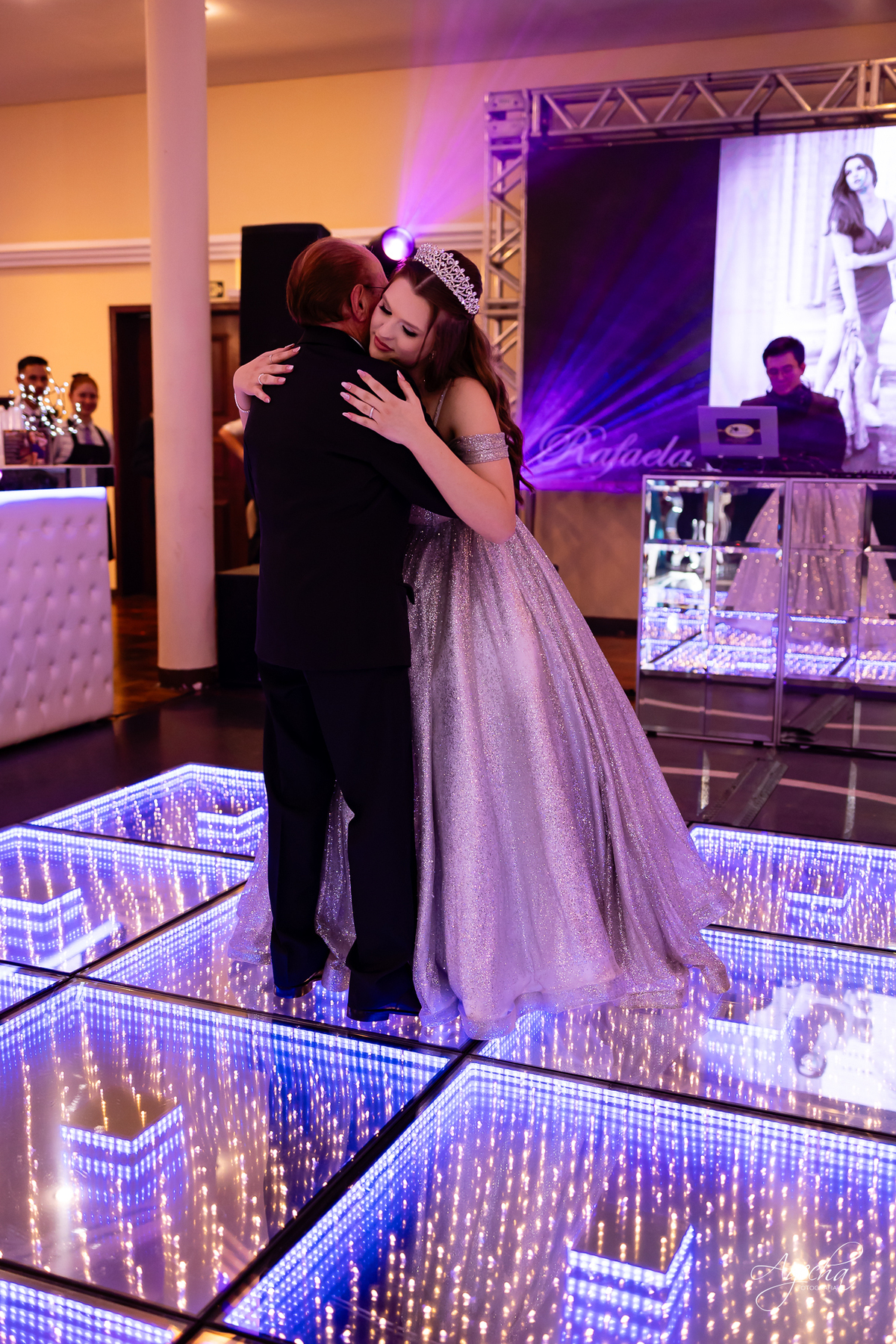 15 anos Curitiba; Festa de 15 anos; Festa de Debutante; Eventos Sociedade Thalia; Thalia Centro; Basquete Thalia; Vestido de Debutante; Decoração 15 anos; Espaço para 15 anos Curitiba; Fotógrafo Curitiba; Fotógrafo 15 anos Curitiba; Melhor Fotógrafa;