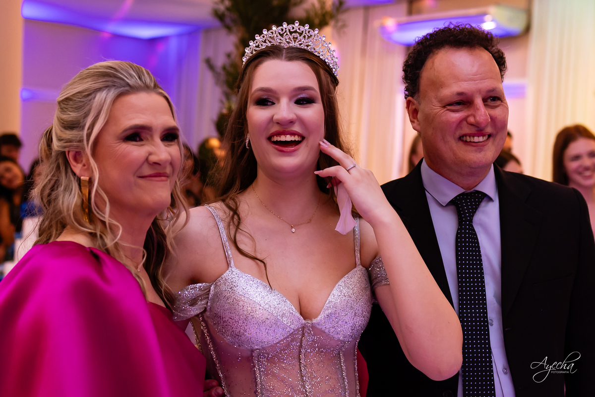 15 anos Curitiba; Festa de 15 anos; Festa de Debutante; Eventos Sociedade Thalia; Thalia Centro; Basquete Thalia; Vestido de Debutante; Decoração 15 anos; Espaço para 15 anos Curitiba; Fotógrafo Curitiba; Fotógrafo 15 anos Curitiba; Melhor Fotógrafa;