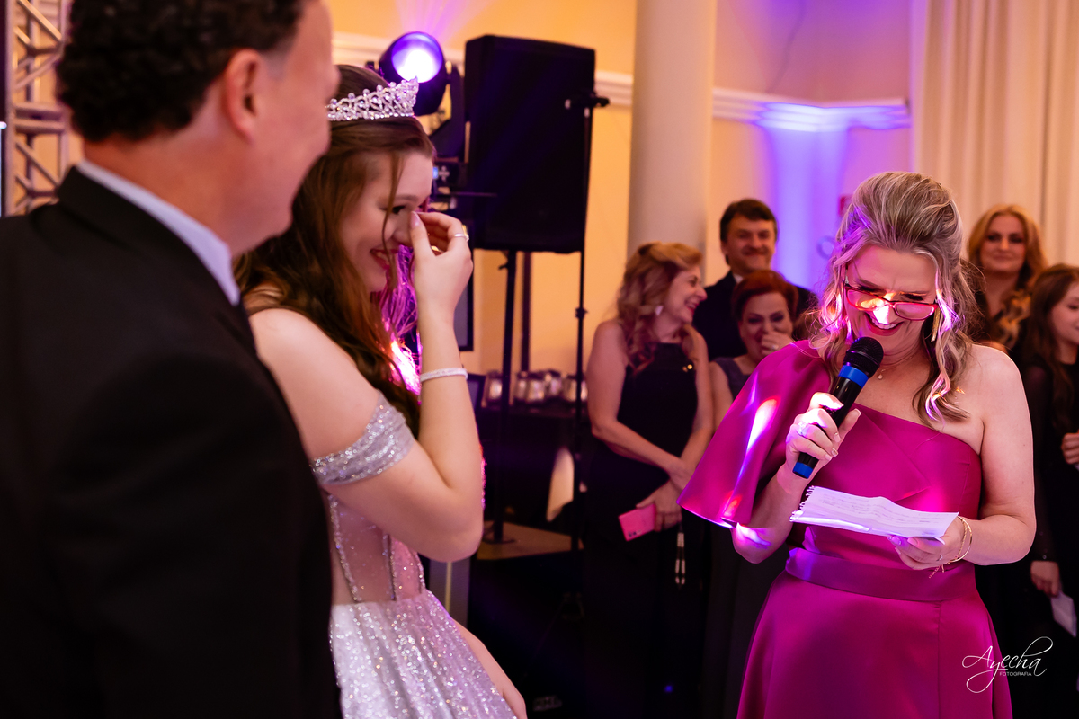 15 anos Curitiba; Festa de 15 anos; Festa de Debutante; Eventos Sociedade Thalia; Thalia Centro; Basquete Thalia; Vestido de Debutante; Decoração 15 anos; Espaço para 15 anos Curitiba; Fotógrafo Curitiba; Fotógrafo 15 anos Curitiba; Melhor Fotógrafa;