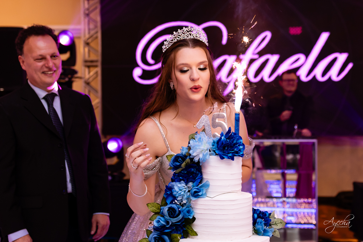 15 anos Curitiba; Festa de 15 anos; Festa de Debutante; Eventos Sociedade Thalia; Thalia Centro; Basquete Thalia; Vestido de Debutante; Decoração 15 anos; Espaço para 15 anos Curitiba; Fotógrafo Curitiba; Fotógrafo 15 anos Curitiba; Melhor Fotógrafa;