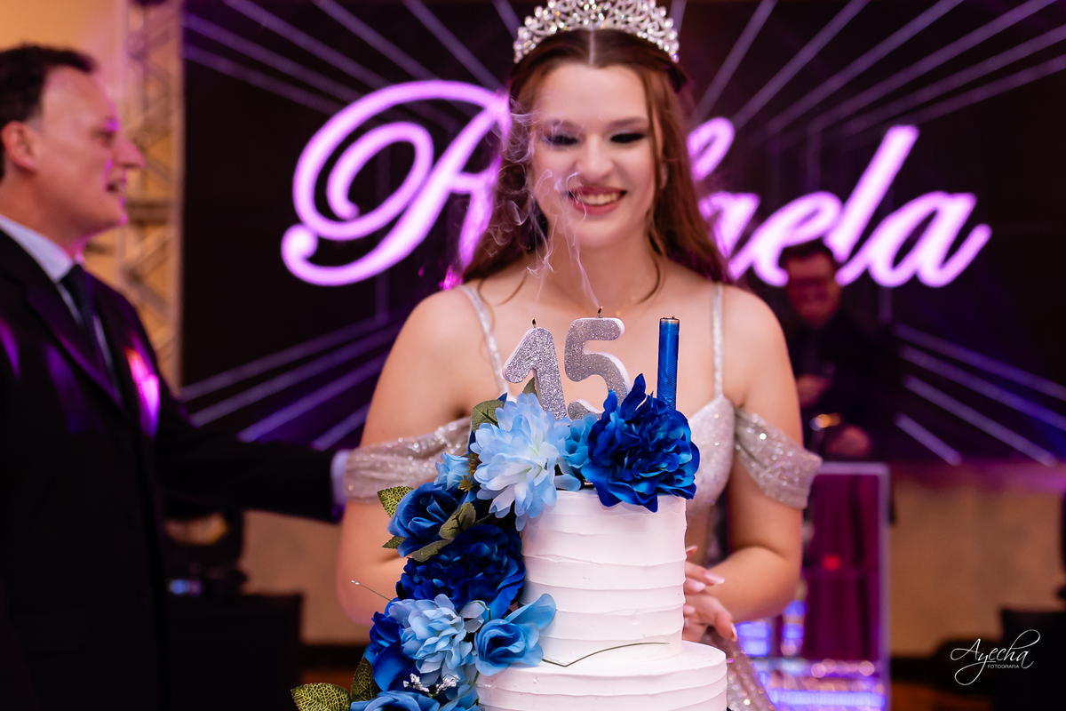 15 anos Curitiba; Festa de 15 anos; Festa de Debutante; Eventos Sociedade Thalia; Thalia Centro; Basquete Thalia; Vestido de Debutante; Decoração 15 anos; Espaço para 15 anos Curitiba; Fotógrafo Curitiba; Fotógrafo 15 anos Curitiba; Melhor Fotógrafa;