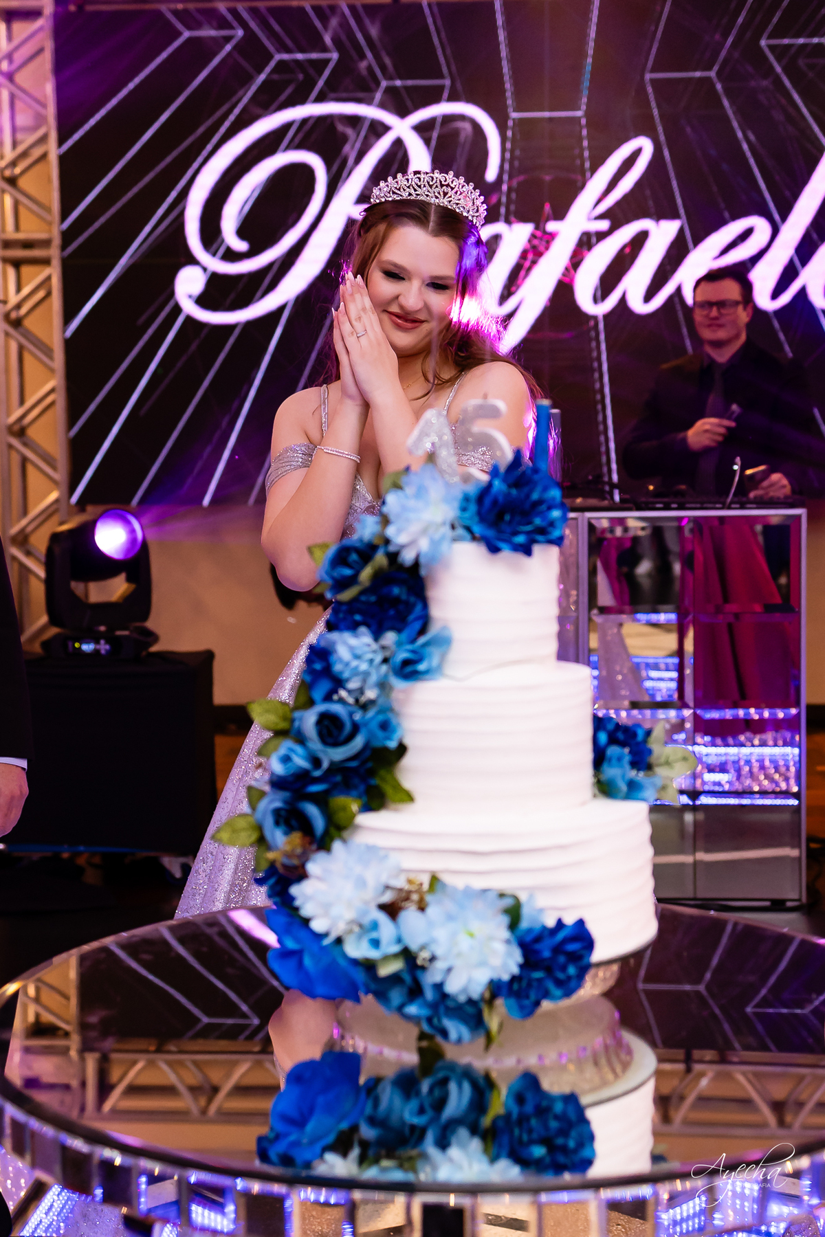 15 anos Curitiba; Festa de 15 anos; Festa de Debutante; Eventos Sociedade Thalia; Thalia Centro; Basquete Thalia; Vestido de Debutante; Decoração 15 anos; Espaço para 15 anos Curitiba; Fotógrafo Curitiba; Fotógrafo 15 anos Curitiba; Melhor Fotógrafa;