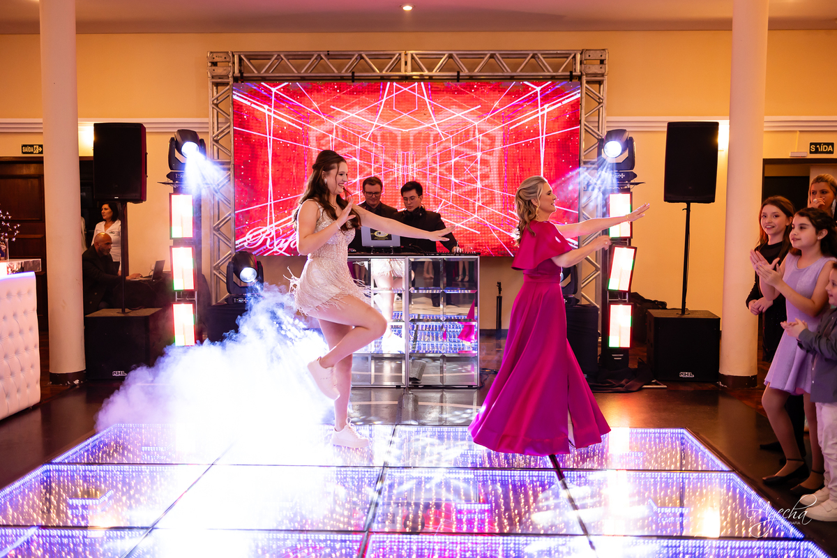 15 anos Curitiba; Festa de 15 anos; Festa de Debutante; Eventos Sociedade Thalia; Thalia Centro; Basquete Thalia; Vestido de Debutante; Decoração 15 anos; Espaço para 15 anos Curitiba; Fotógrafo Curitiba; Fotógrafo 15 anos Curitiba; Melhor Fotógrafa;