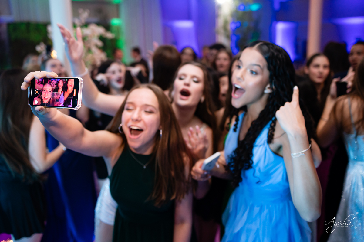 15 anos Curitiba; Festa de 15 anos; Festa de Debutante; Eventos Sociedade Thalia; Thalia Centro; Basquete Thalia; Vestido de Debutante; Decoração 15 anos; Espaço para 15 anos Curitiba; Fotógrafo Curitiba; Fotógrafo 15 anos Curitiba; Melhor Fotógrafa;