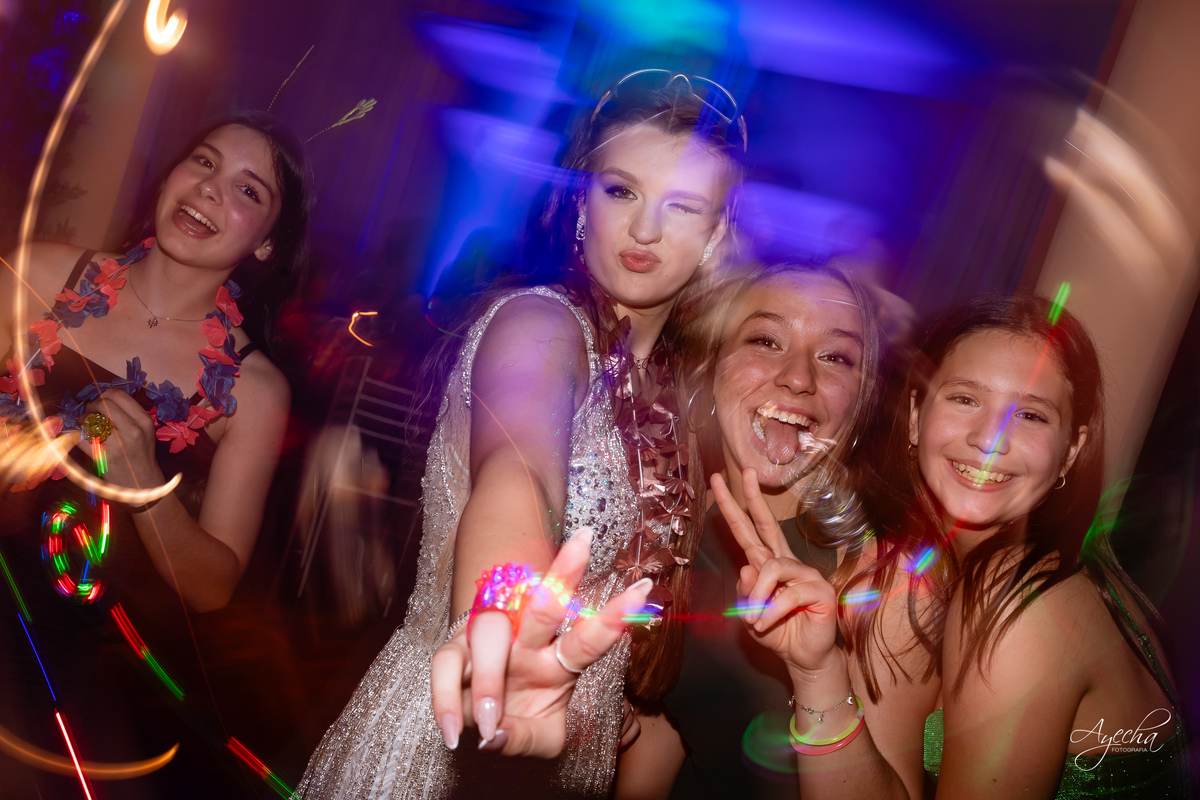 15 anos Curitiba; Festa de 15 anos; Festa de Debutante; Eventos Sociedade Thalia; Thalia Centro; Basquete Thalia; Vestido de Debutante; Decoração 15 anos; Espaço para 15 anos Curitiba; Fotógrafo Curitiba; Fotógrafo 15 anos Curitiba; Melhor Fotógrafa;