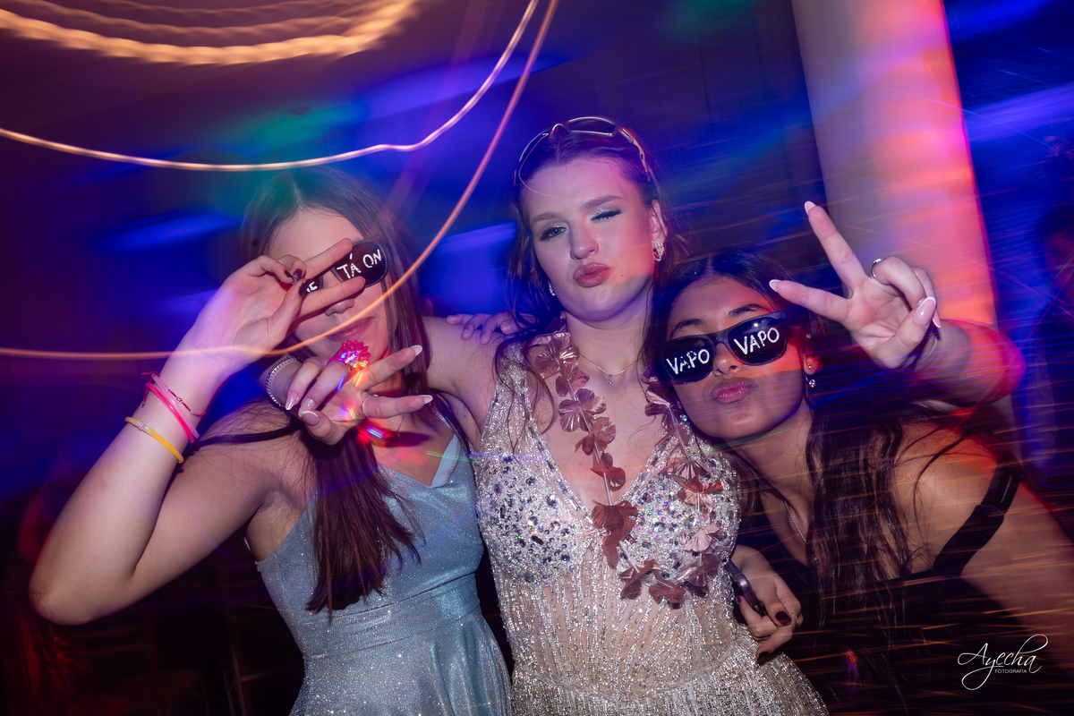 15 anos Curitiba; Festa de 15 anos; Festa de Debutante; Eventos Sociedade Thalia; Thalia Centro; Basquete Thalia; Vestido de Debutante; Decoração 15 anos; Espaço para 15 anos Curitiba; Fotógrafo Curitiba; Fotógrafo 15 anos Curitiba; Melhor Fotógrafa;