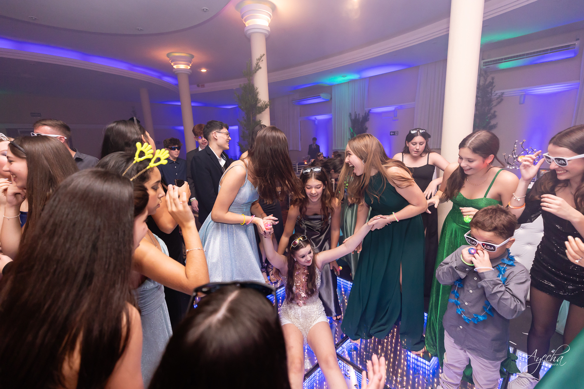 15 anos Curitiba; Festa de 15 anos; Festa de Debutante; Eventos Sociedade Thalia; Thalia Centro; Basquete Thalia; Vestido de Debutante; Decoração 15 anos; Espaço para 15 anos Curitiba; Fotógrafo Curitiba; Fotógrafo 15 anos Curitiba; Melhor Fotógrafa;