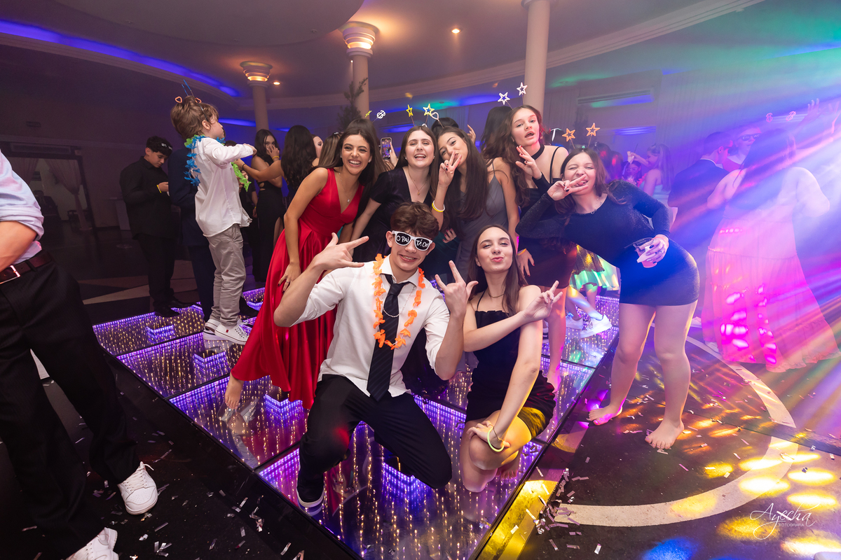 15 anos Curitiba; Festa de 15 anos; Festa de Debutante; Eventos Sociedade Thalia; Thalia Centro; Basquete Thalia; Vestido de Debutante; Decoração 15 anos; Espaço para 15 anos Curitiba; Fotógrafo Curitiba; Fotógrafo 15 anos Curitiba; Melhor Fotógrafa;